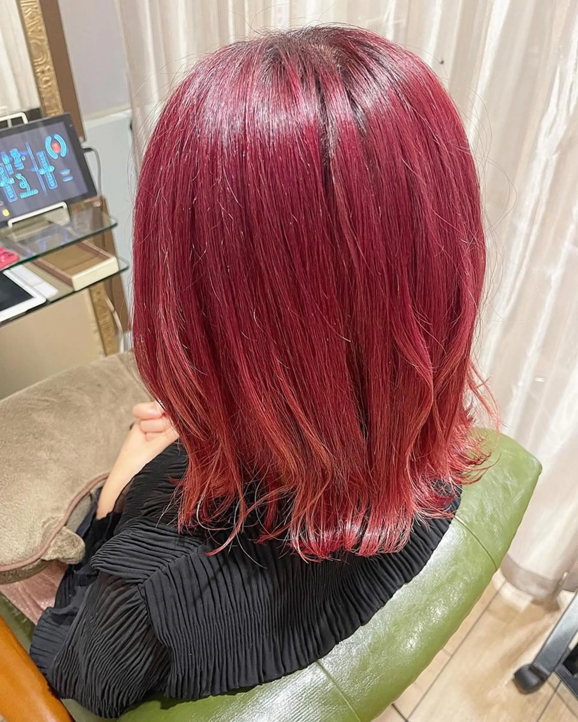 カラー ショートボブ バレイヤージュ 黒髪 ブリーチ ブルーカラー 🫧髪質改善艶カラー _マエダ 🫧のヘアスタイル