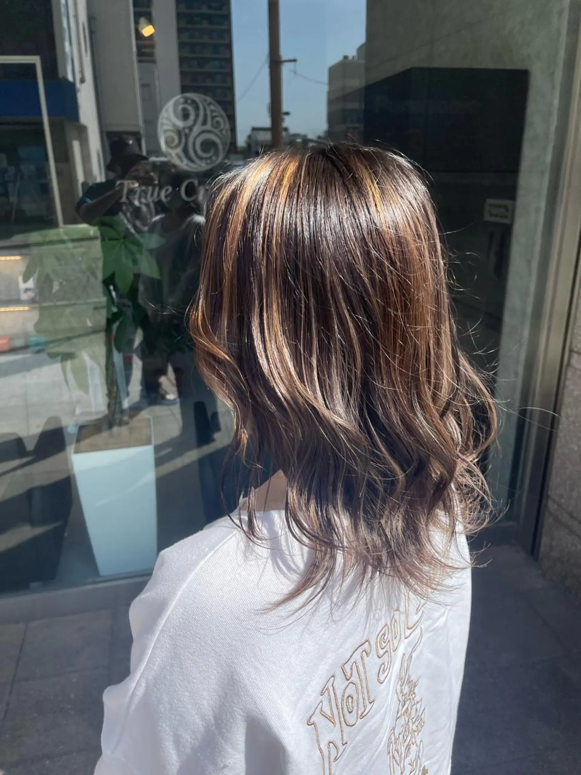 ミディアム ヘアカラー ハイトーン ／ レイヤー/吉田陸斗のヘアスタイル