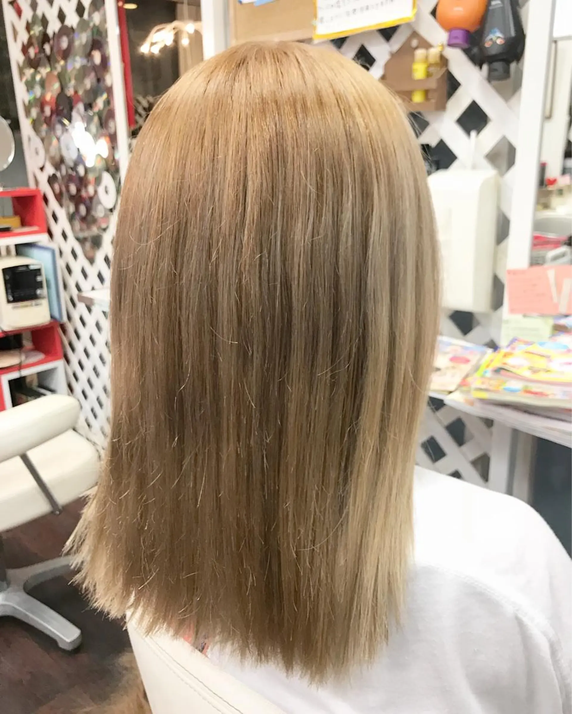 セミロング カラー 岩谷/ブリーチ 🪽透明感カラーのヘアスタイル