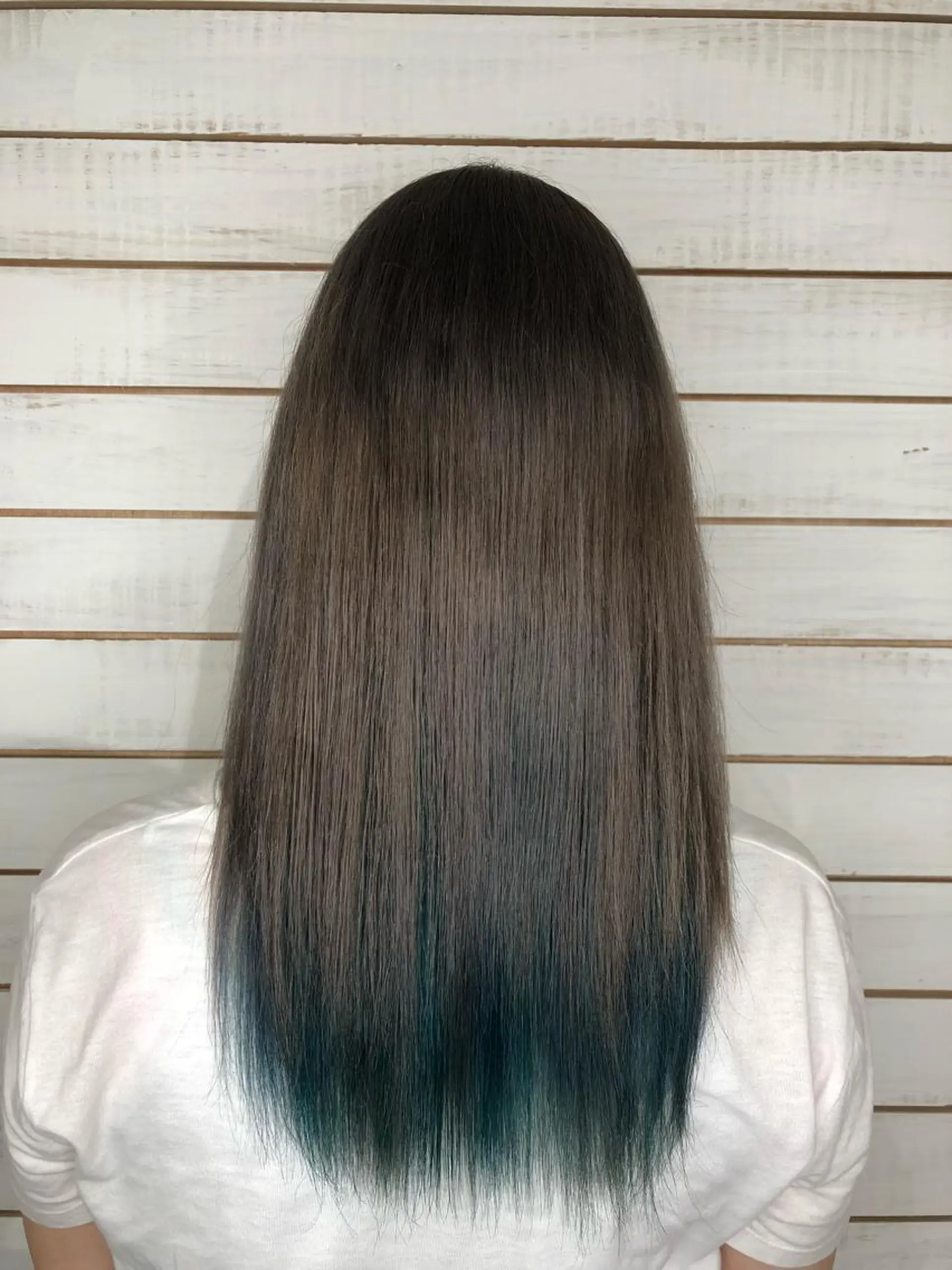 セミロング カラー ブルーカラー メッシュ シルバー ヘアカラー 🧡艶髪ちゅるん髪 🫧🧡YUKI❄️のヘアスタイル