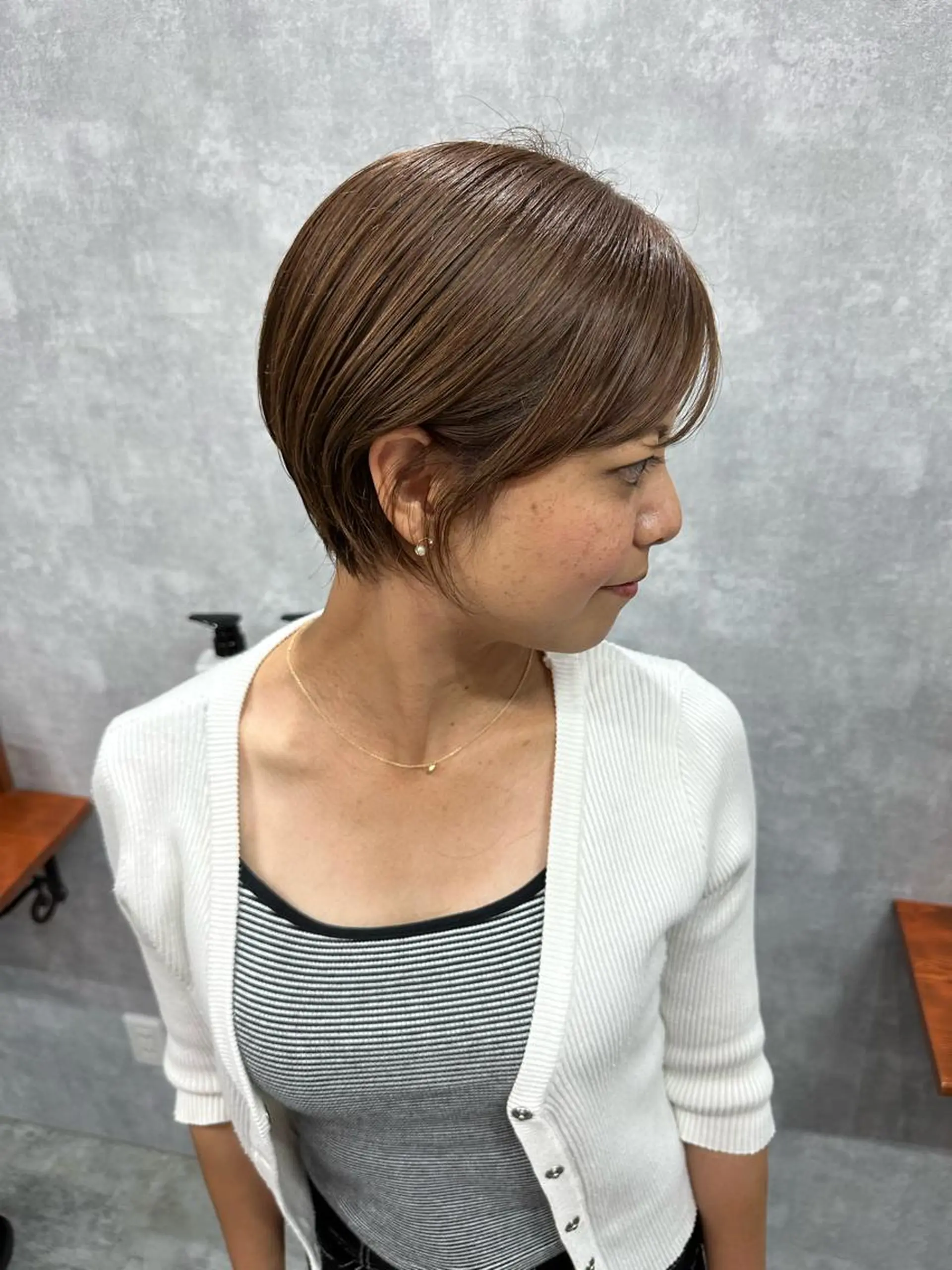 ショート 切りっぱなしボブ ショートボブ ハンサムショート 丸みショート アッシュ カット ヘアカラー トリートメント モテ髪/ボブ/ショー ト/アダチフウトのヘアスタイル