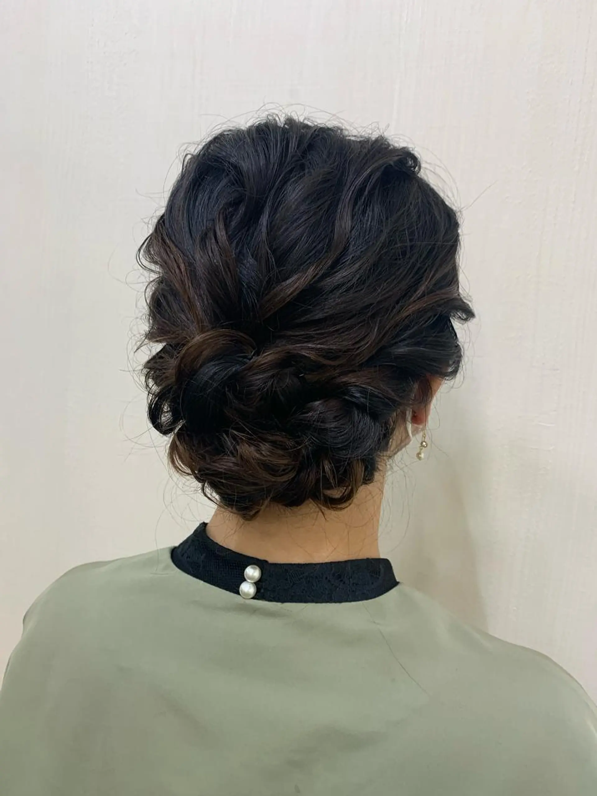 セミロング ヘアアレンジ ハーフアップ 結婚式・ブライダル ヘアセット きむえり/髪質改善 /うねり広がり改善のヘアスタイル