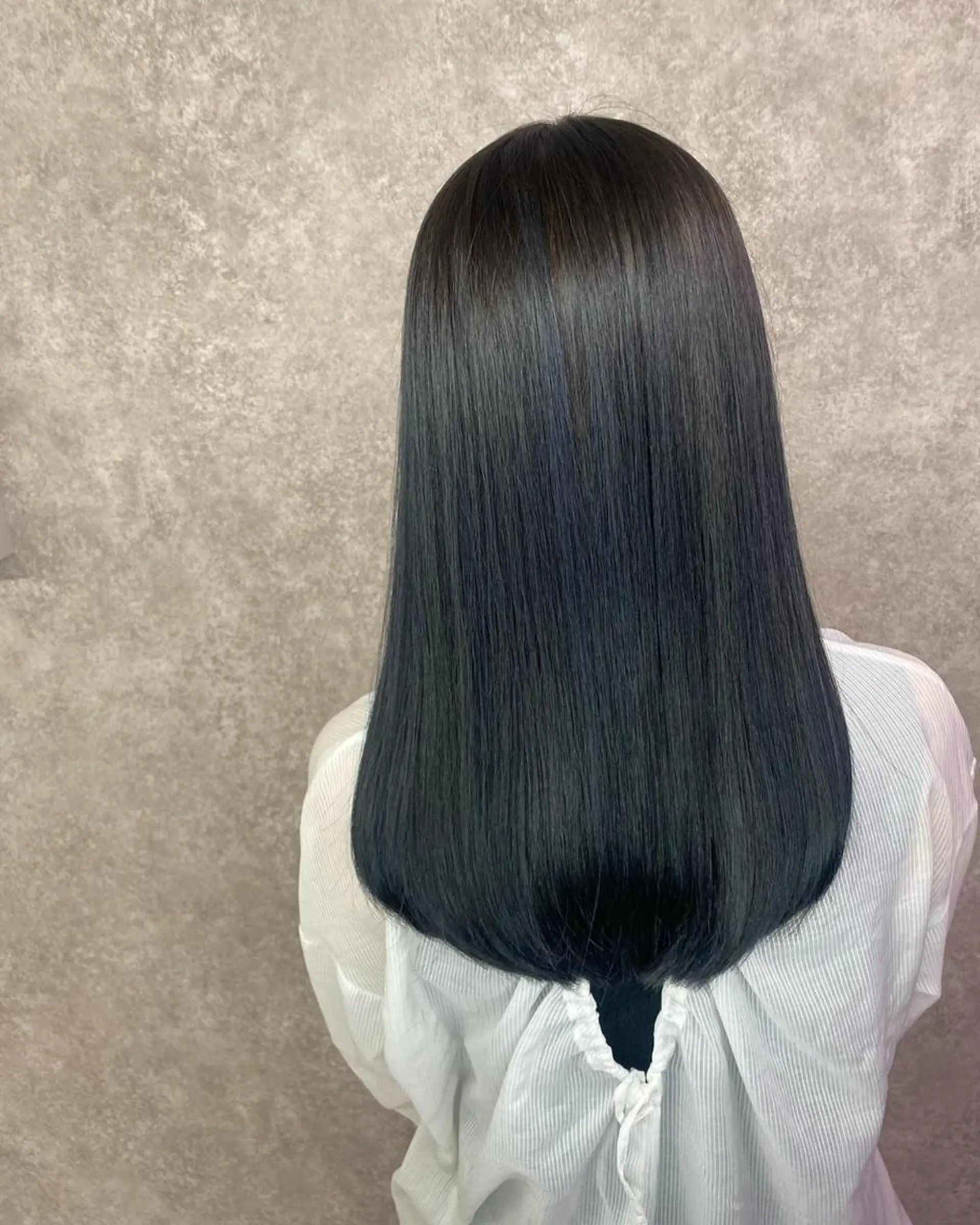 ロング カラー 黒髪 ブルーカラー ブルーブラック ブルージュ 髪質改善 UNDER vr 【アンダーバー】のヘアスタイル