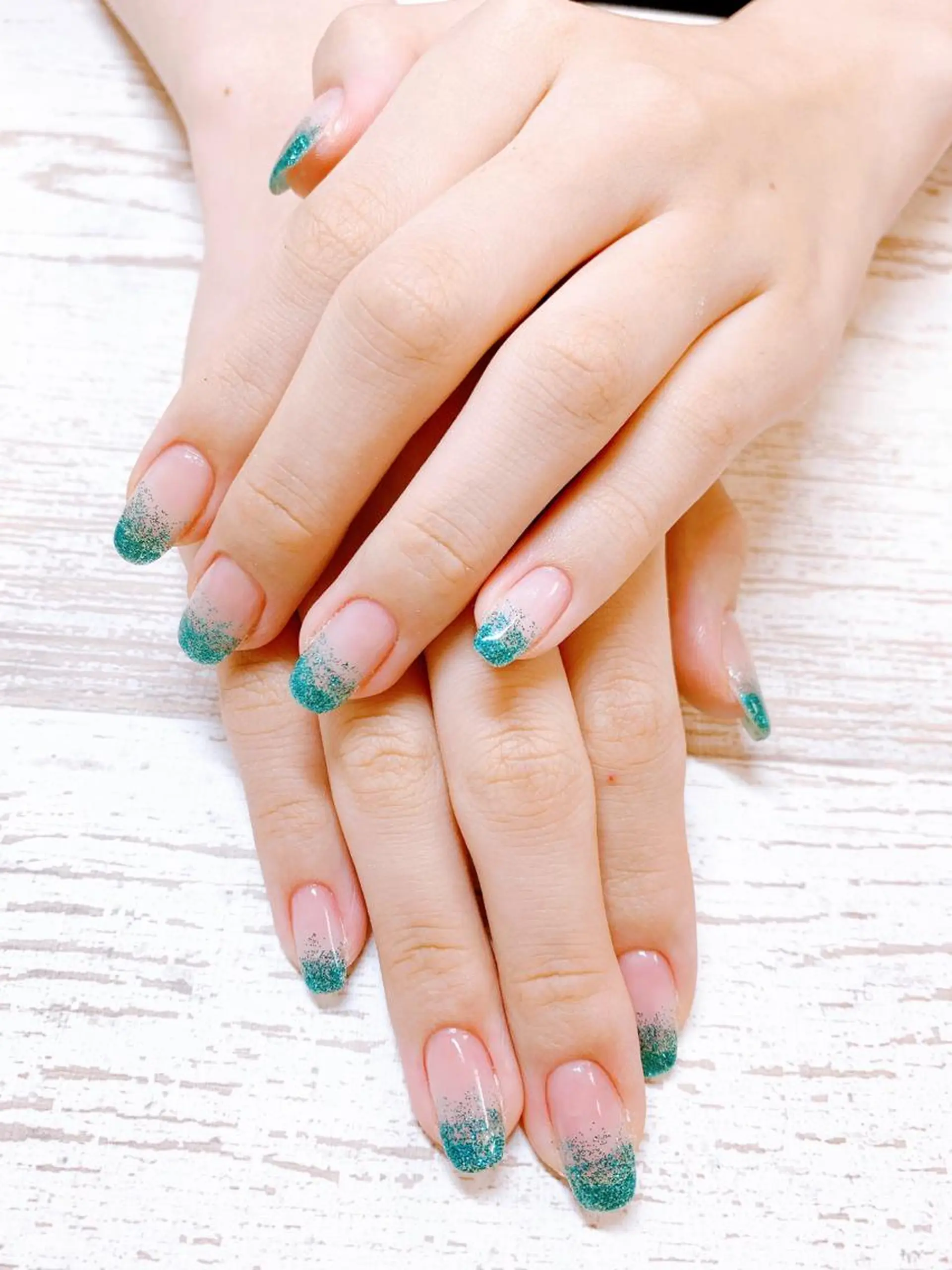 ネイル グリーン ラメ(グリッター) ラメグラデーション ハンドネイル Story nail所属・Story nail Sakuraのネイルデザイン