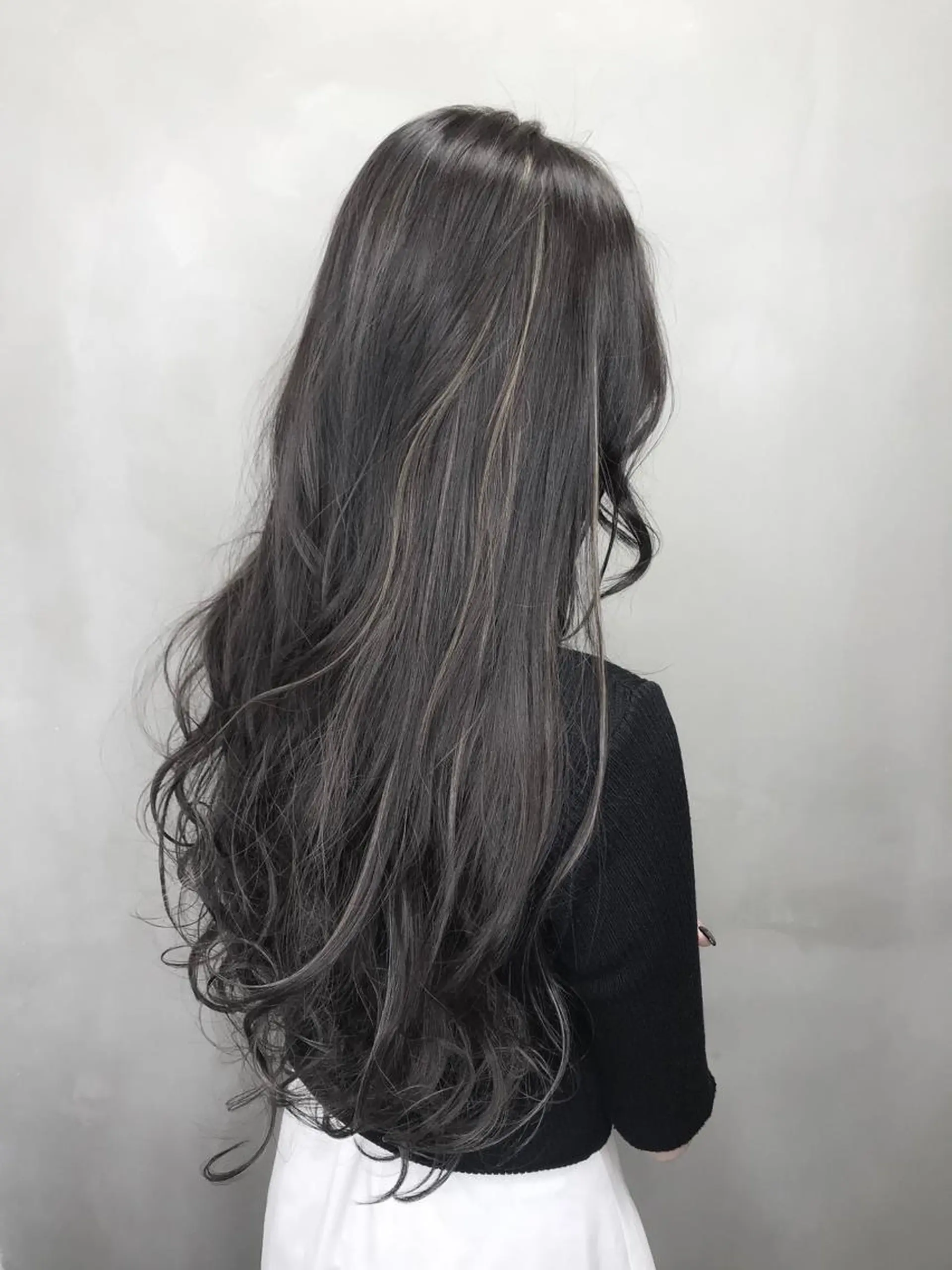 ロング カラー ダークグレー ダークグレージュ グレージュ 外国人風カラー 【透明感、艶髪】西村 有司のヘアスタイル