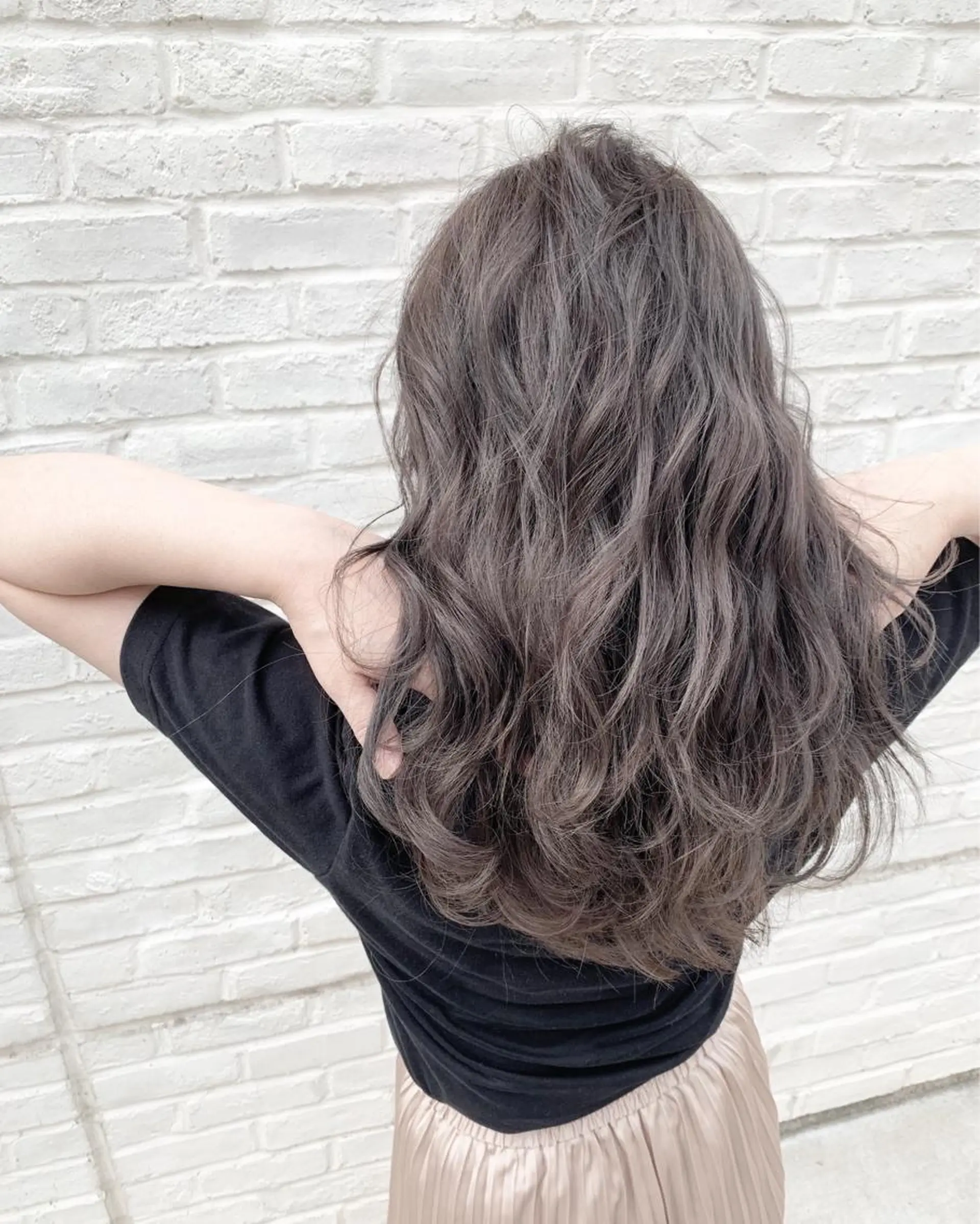 セミロング カラー ヘアアレンジ グレージュ ハイライトカラー ハイライト レイヤーカット 垢抜け案内人 鈴木聖矢✂️のヘアスタイル