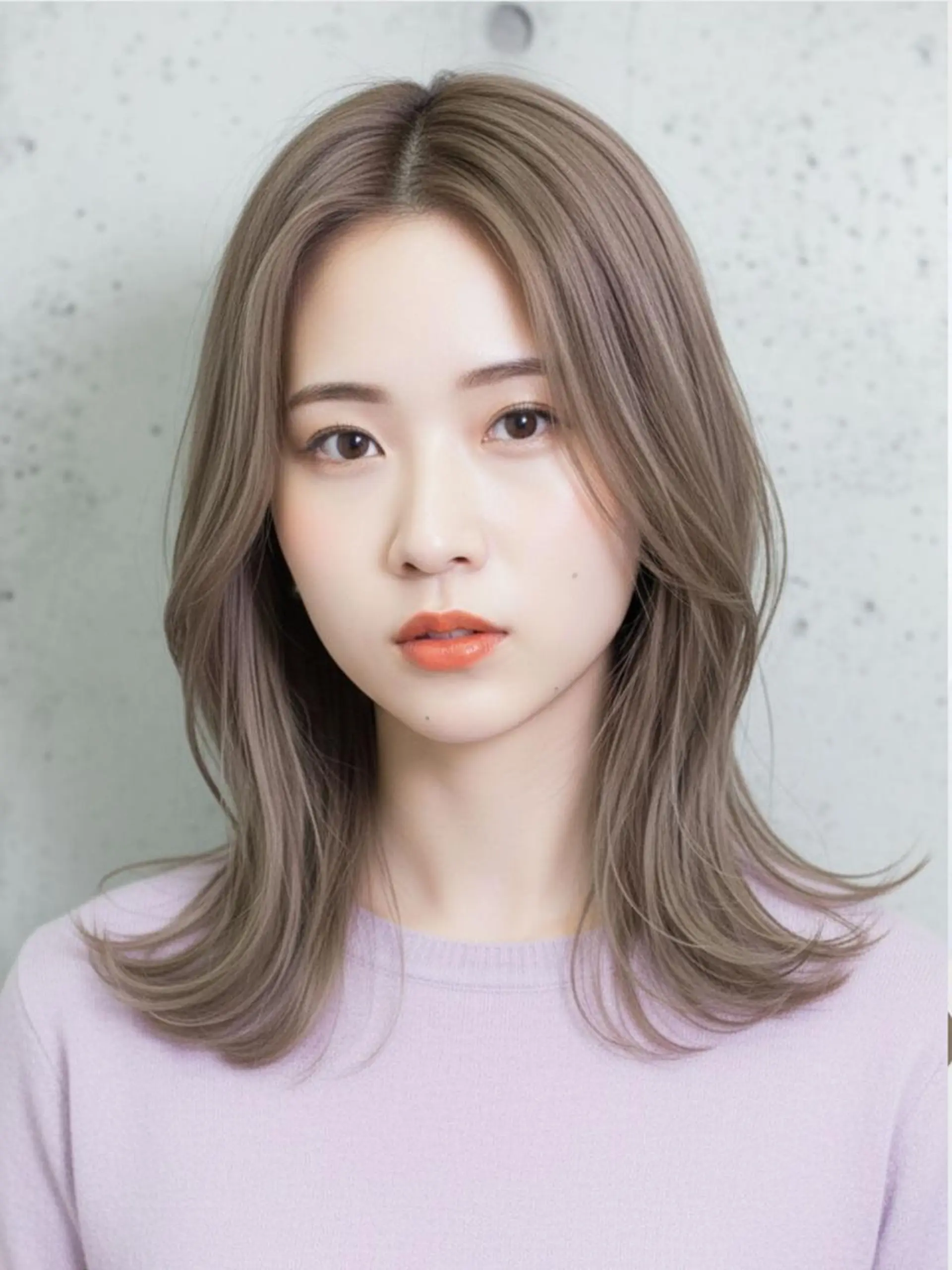 セミロング カラー ベージュカラー ブリーチ 透明感カラー ミルクティーベージュ ヘアカラー トップスタイリスト 桂　嵩太のヘアスタイル