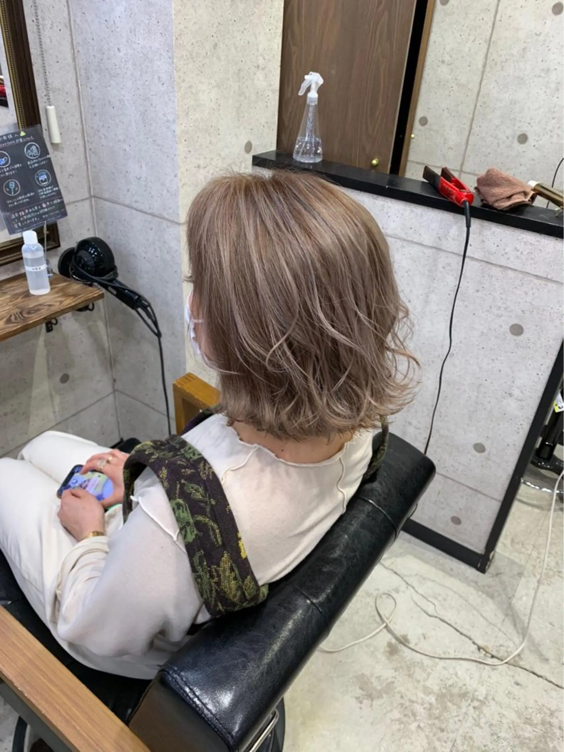カラー ベージュカラー ブリーチ ミルクティーベージュ 藤田 清志のヘアスタイル