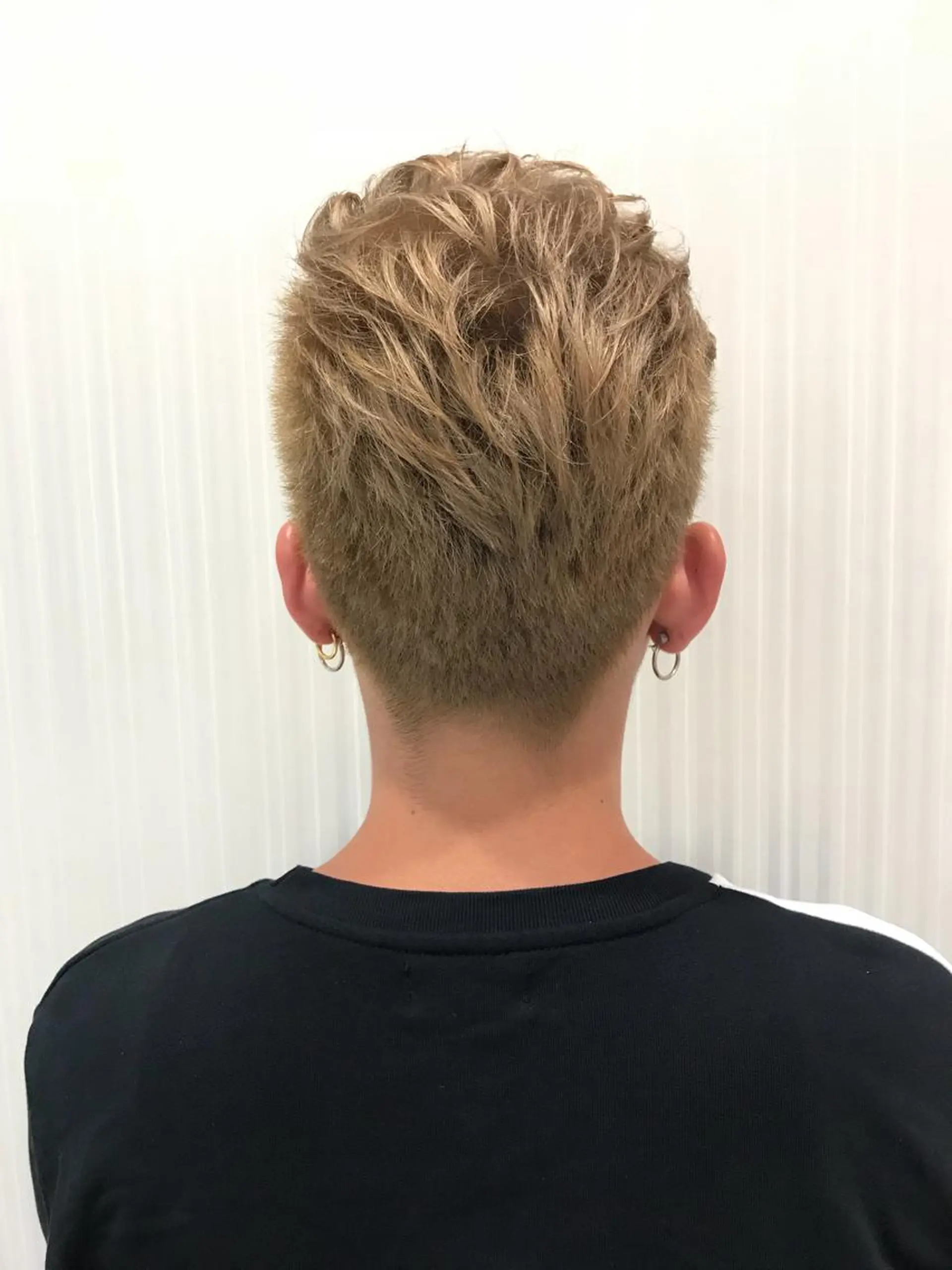 ショート カラー メンズ アッシュ ベージュカラー 中川 拓弥のヘアスタイル