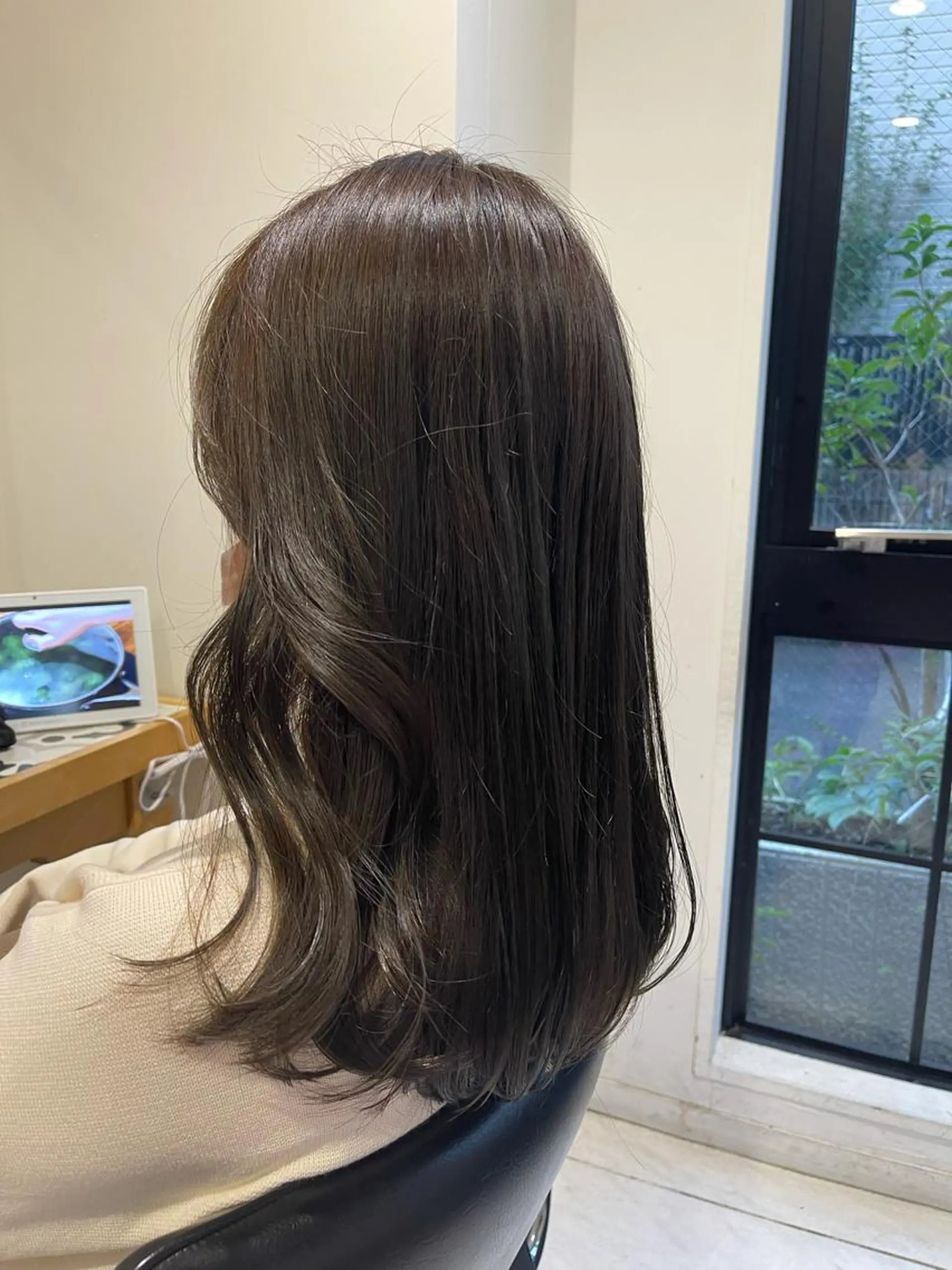 セミロング カラー グレージュ オリーブグレージュ オリーブグレー ラベンダー/レイヤー スタイル🤎mamiのヘアスタイル