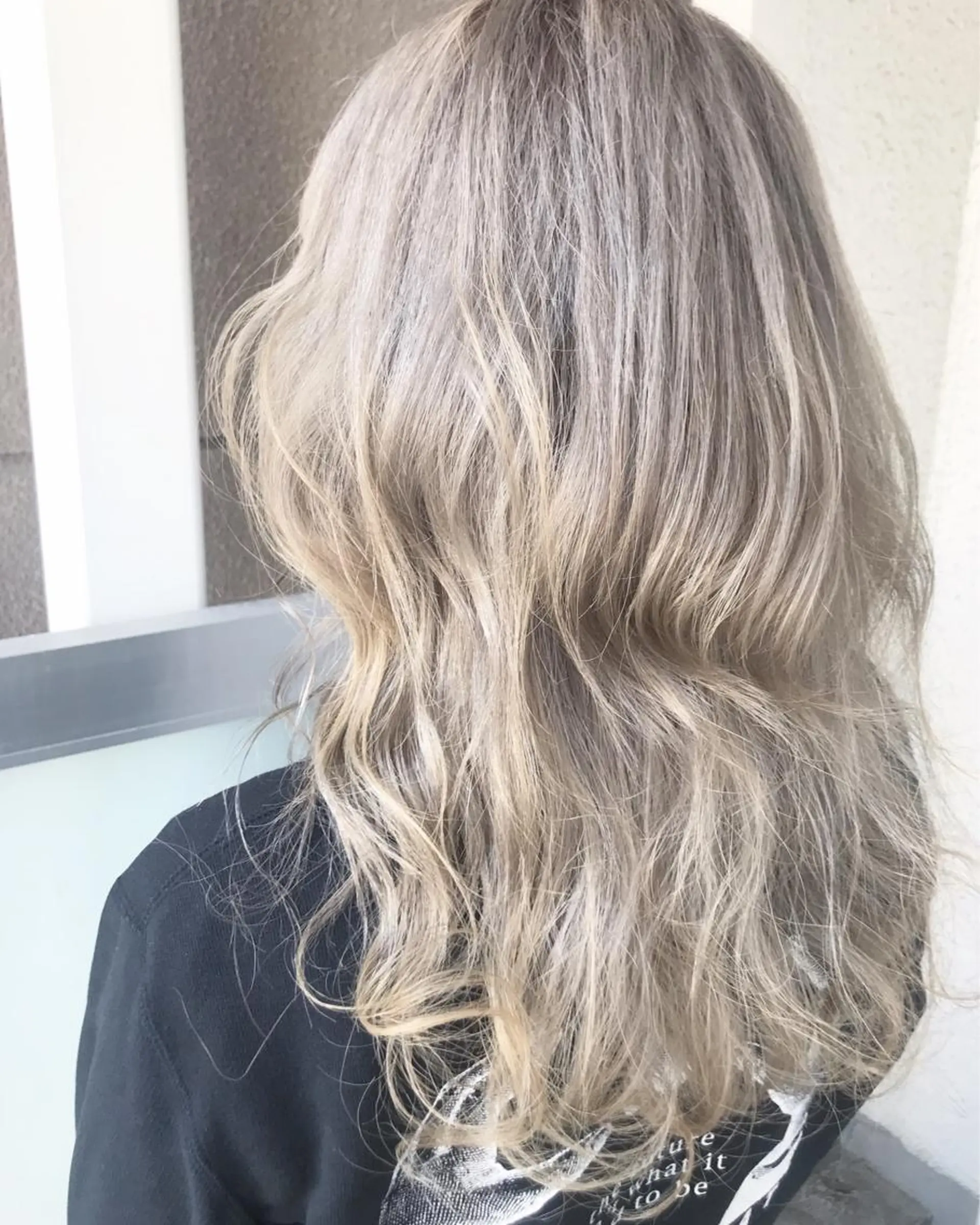 ロング カラー 岩谷/ブリーチ 🪽透明感カラーのヘアスタイル