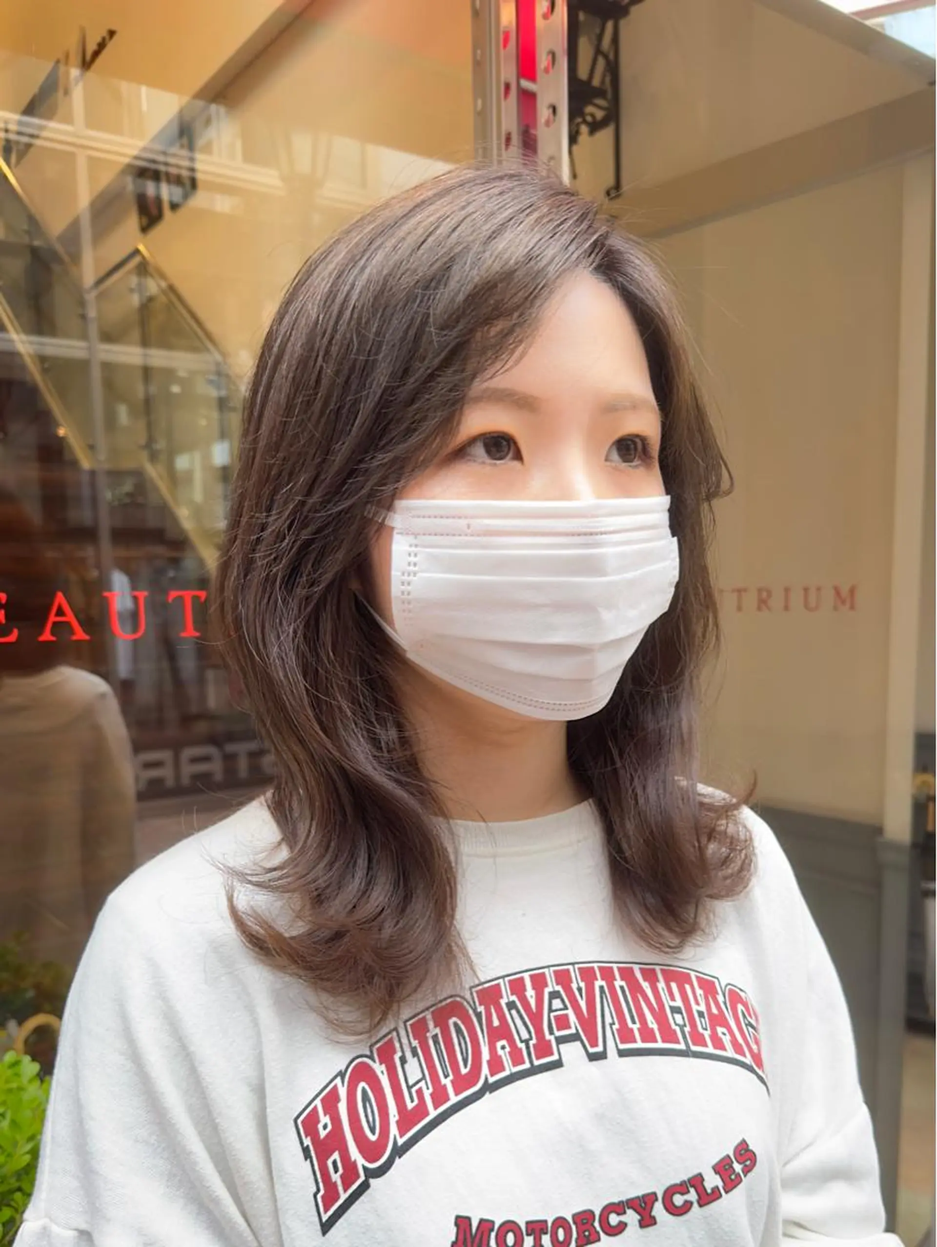 ミディアム カラー アッシュ ベージュカラー くびれヘア レイヤー/グレージュ メンズパーマのヘアスタイル