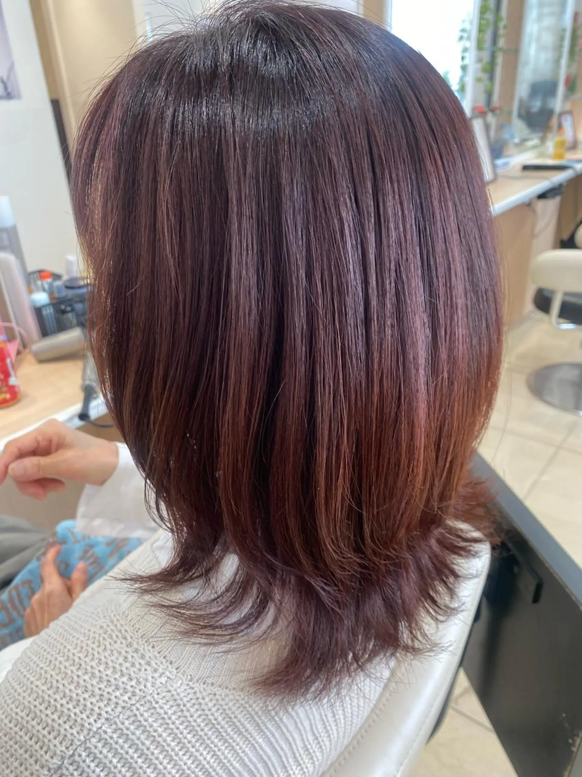 セミロング カラー 🩵波巻き／ツイスパ HARU💎のヘアスタイル