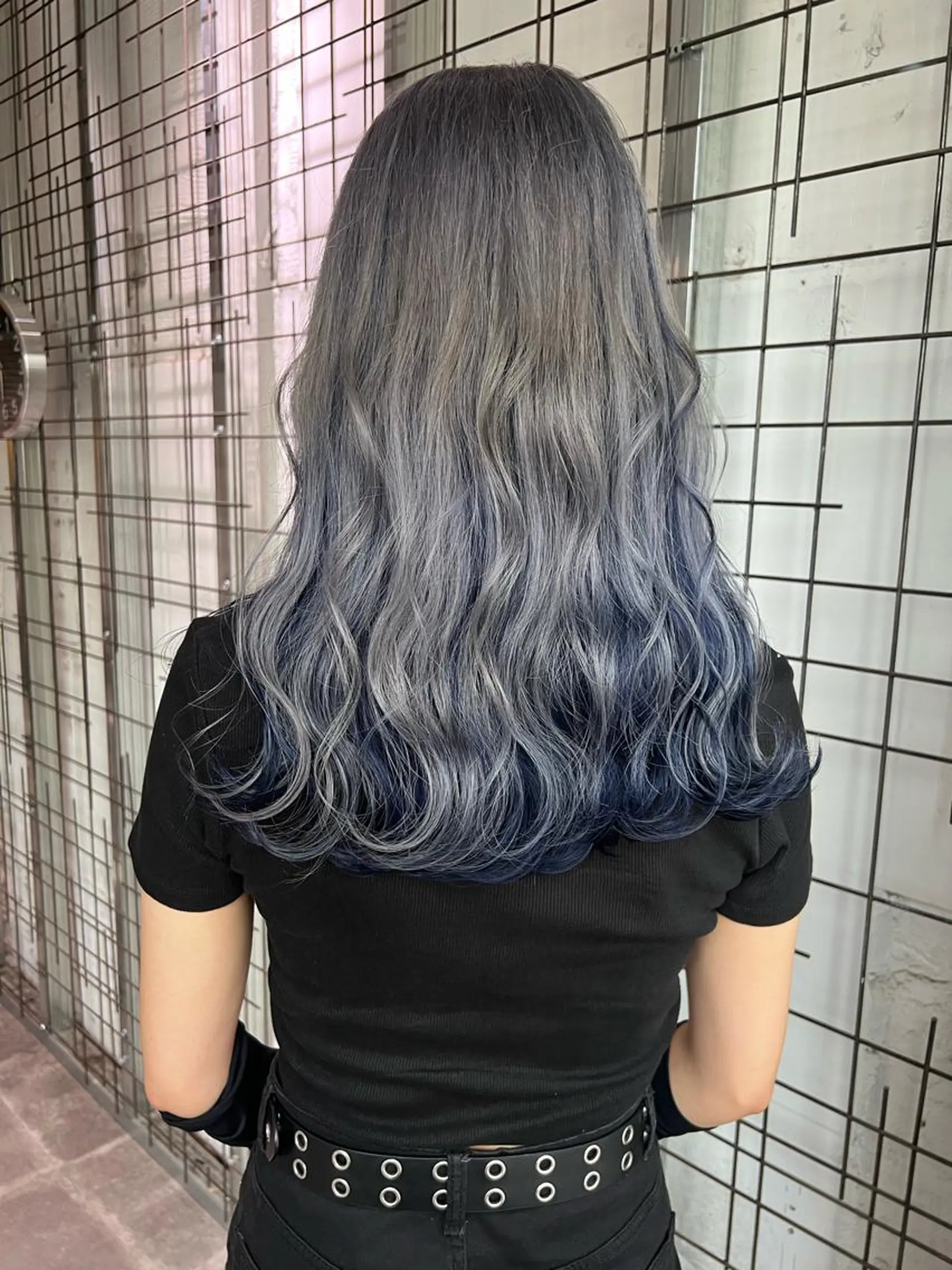 ロング カラー ブルーカラー シルバー カット ヘアカラー AYANE 韓国ヘア /レイヤーカットのヘアスタイル