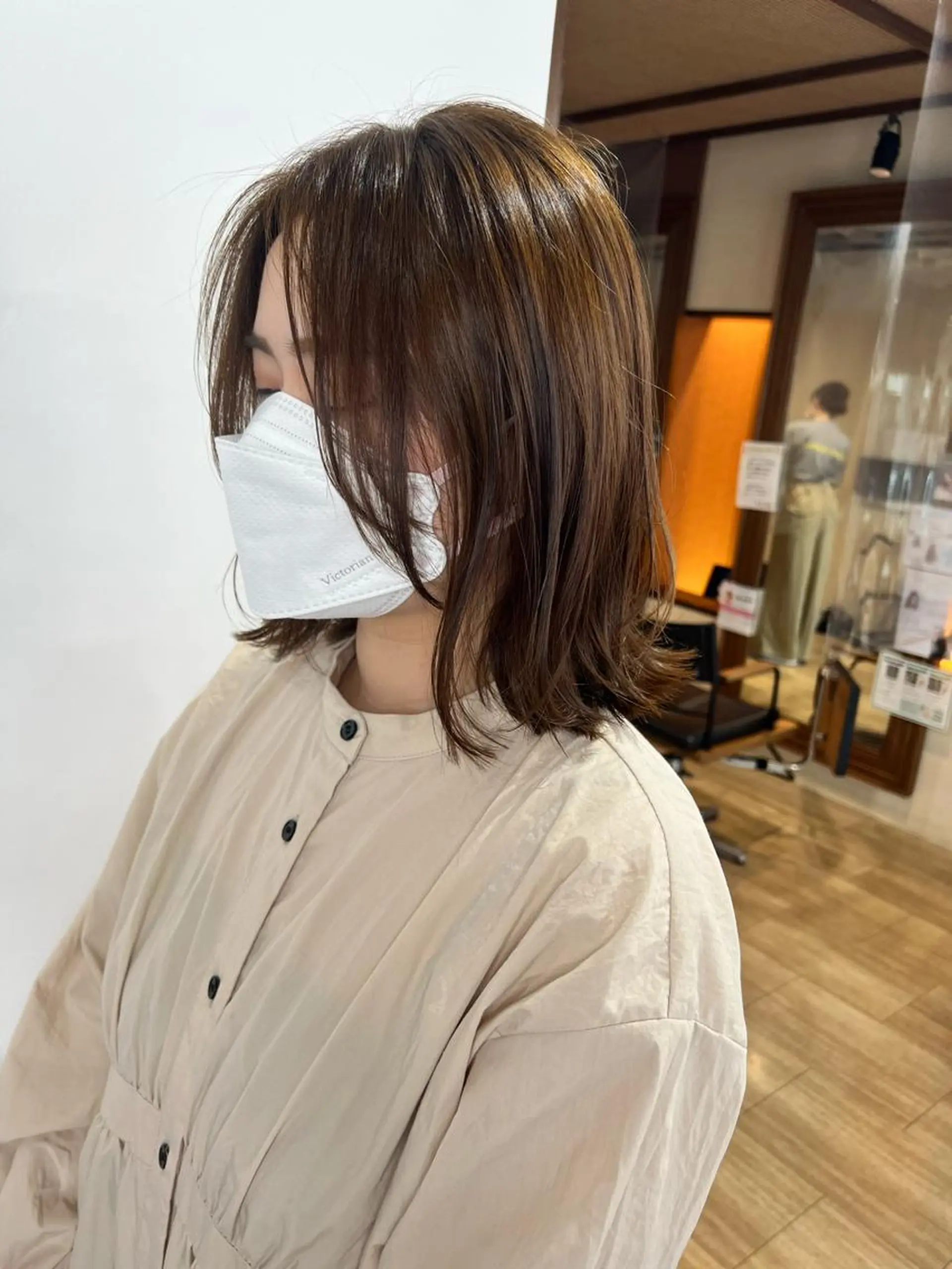 ミディアム カラー ベージュカラー ブリーチ レイヤーカット ヘアカラー ブリーチなしで透明感 カラー松内真太のヘアスタイル