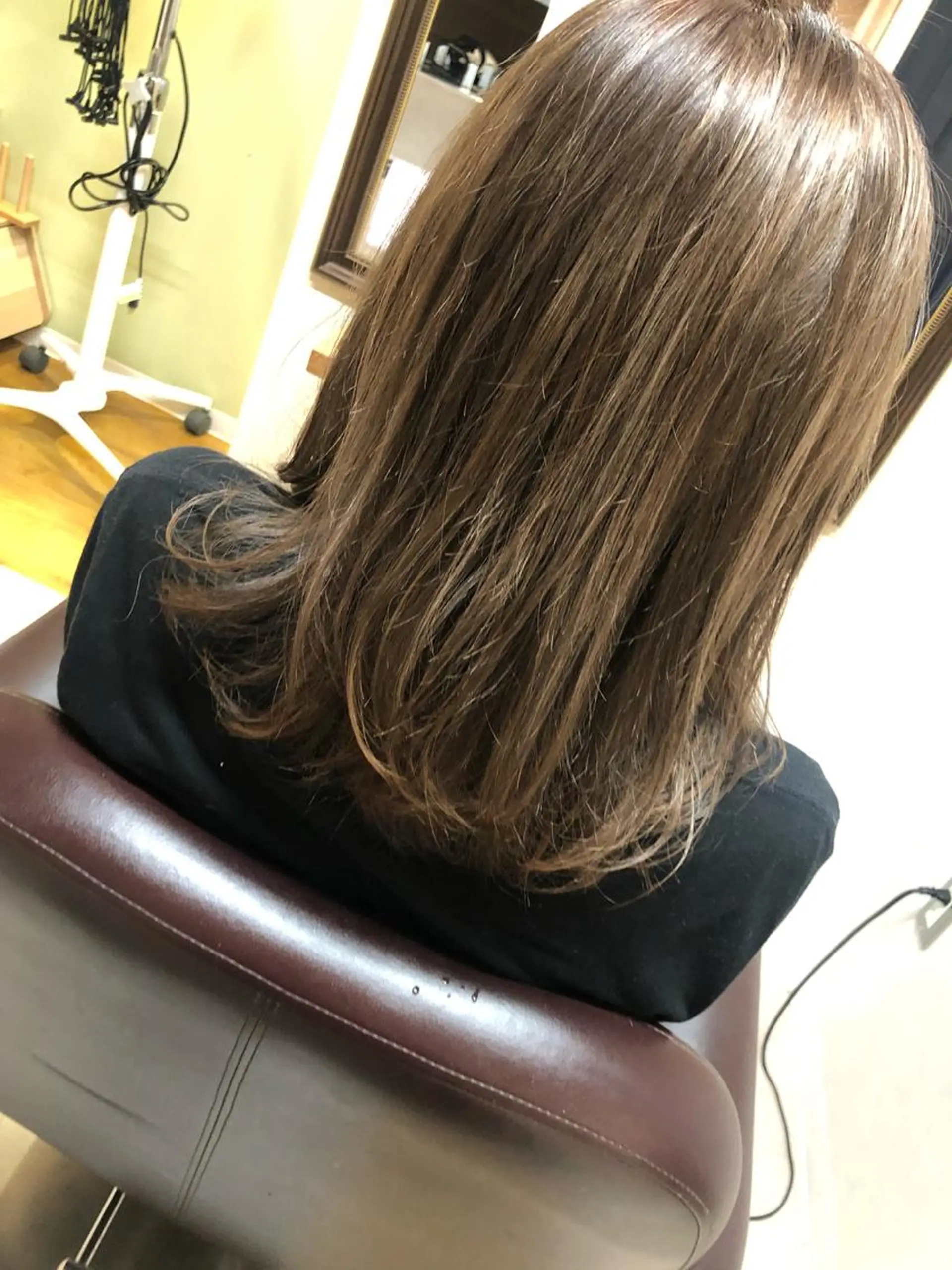 ミディアム カラー アディクシーカラー イルミナカラー くせ毛 髪質改善 縮毛矯正 tuuli トゥーリのヘアスタイル