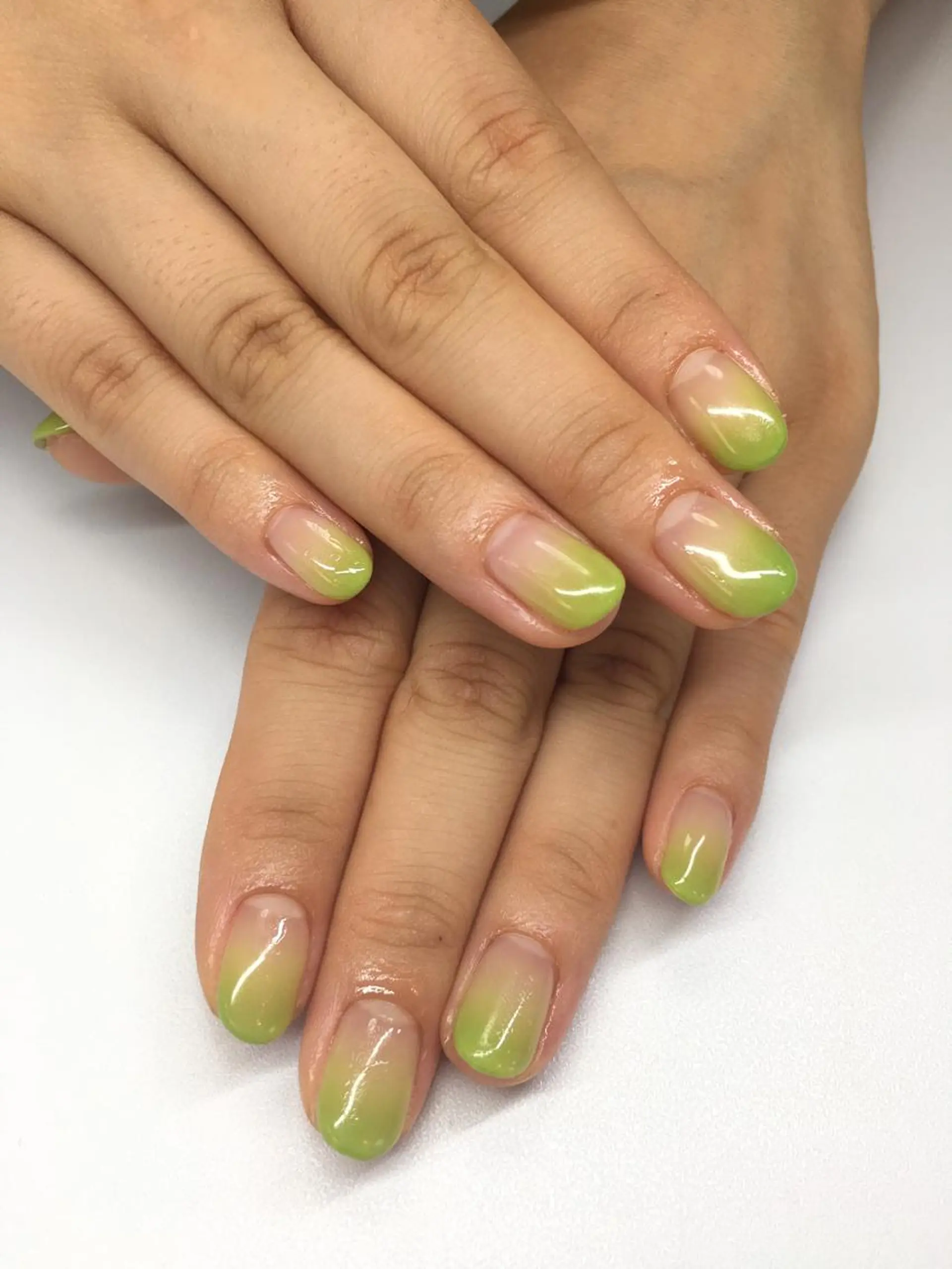 ネイル グラデーション グリーン glow_ nailのネイルデザイン