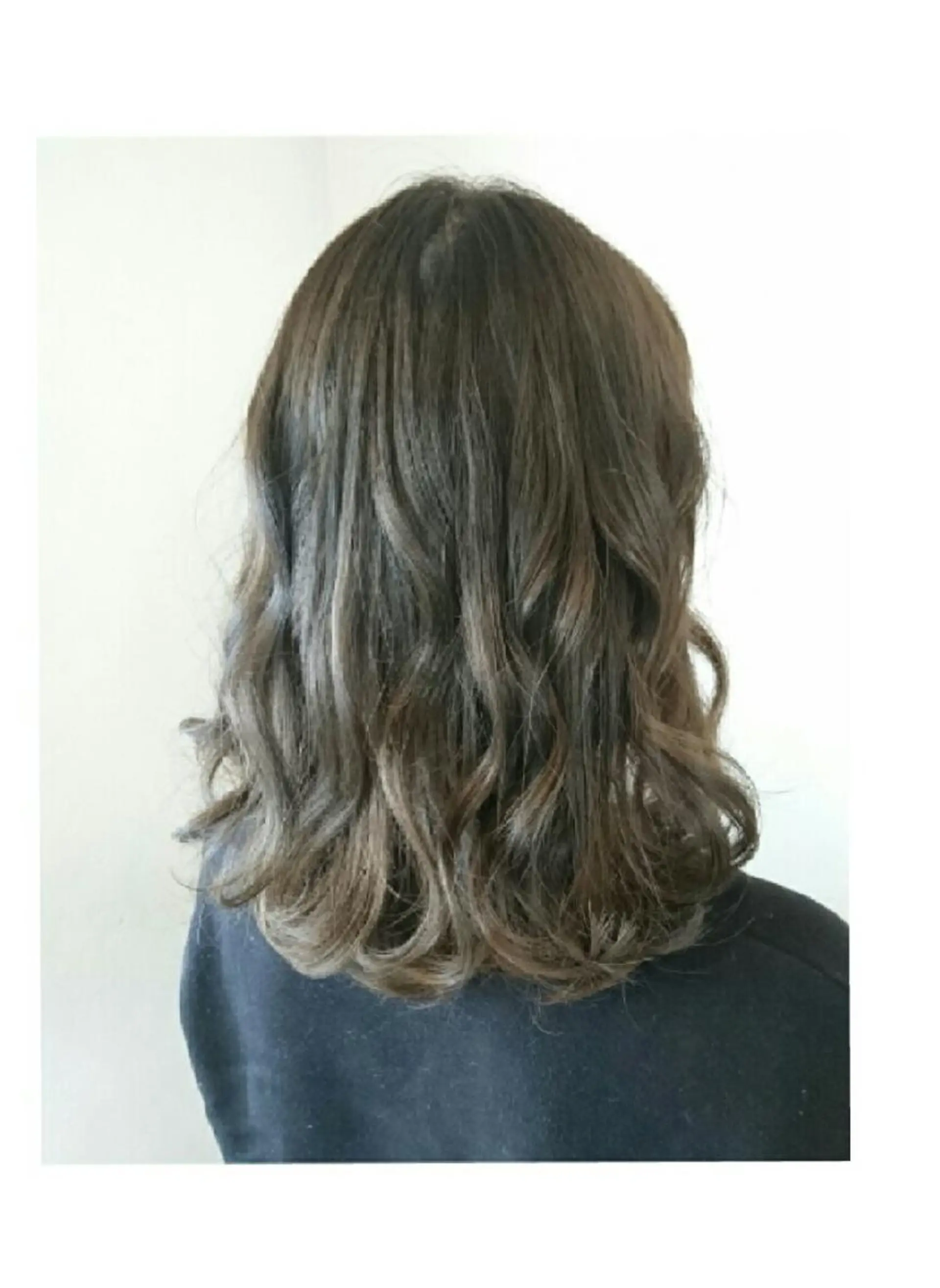 セミロング カラー グレージュ RU RIのヘアスタイル