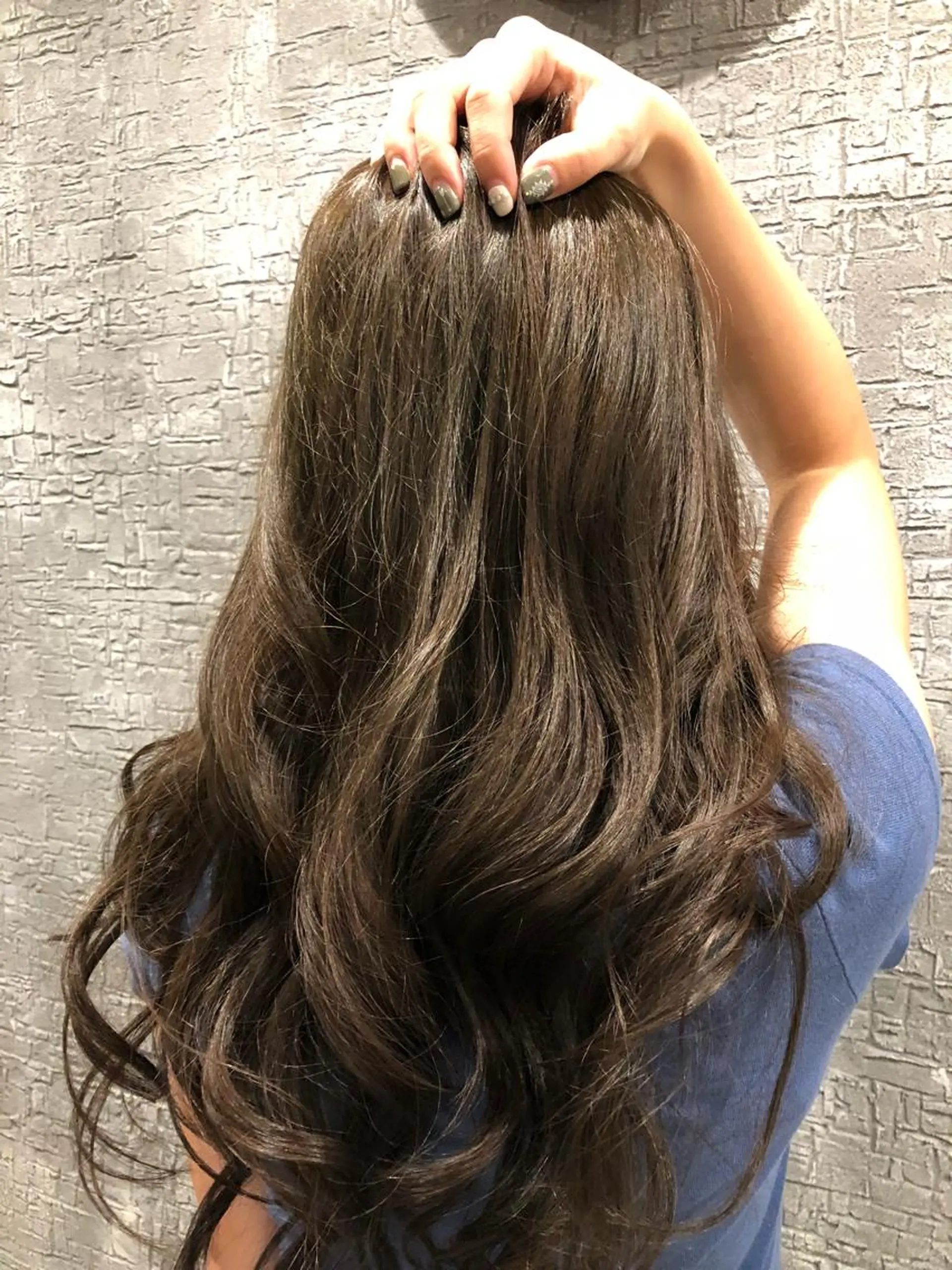ロング カラー アッシュ アッシュグレー アッシュグレージュ グレージュ カット ヘアカラー トリートメント 川野 賢のヘアスタイル
