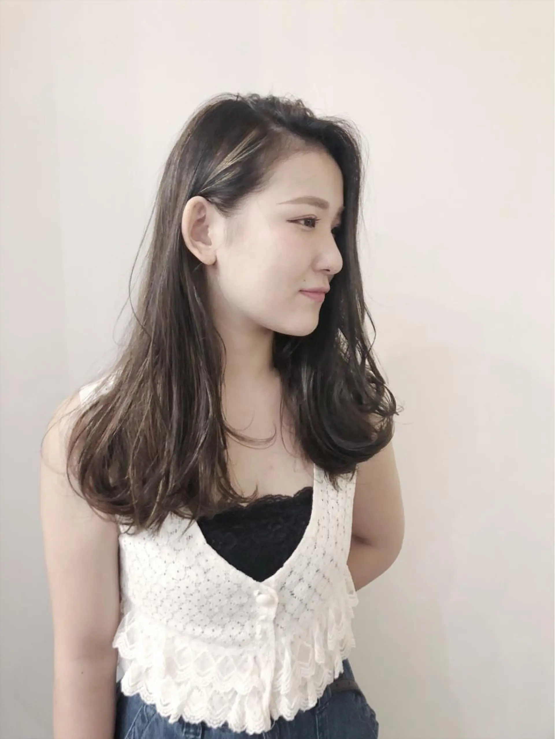 ロング カラー 岩渕 由里香のヘアスタイル