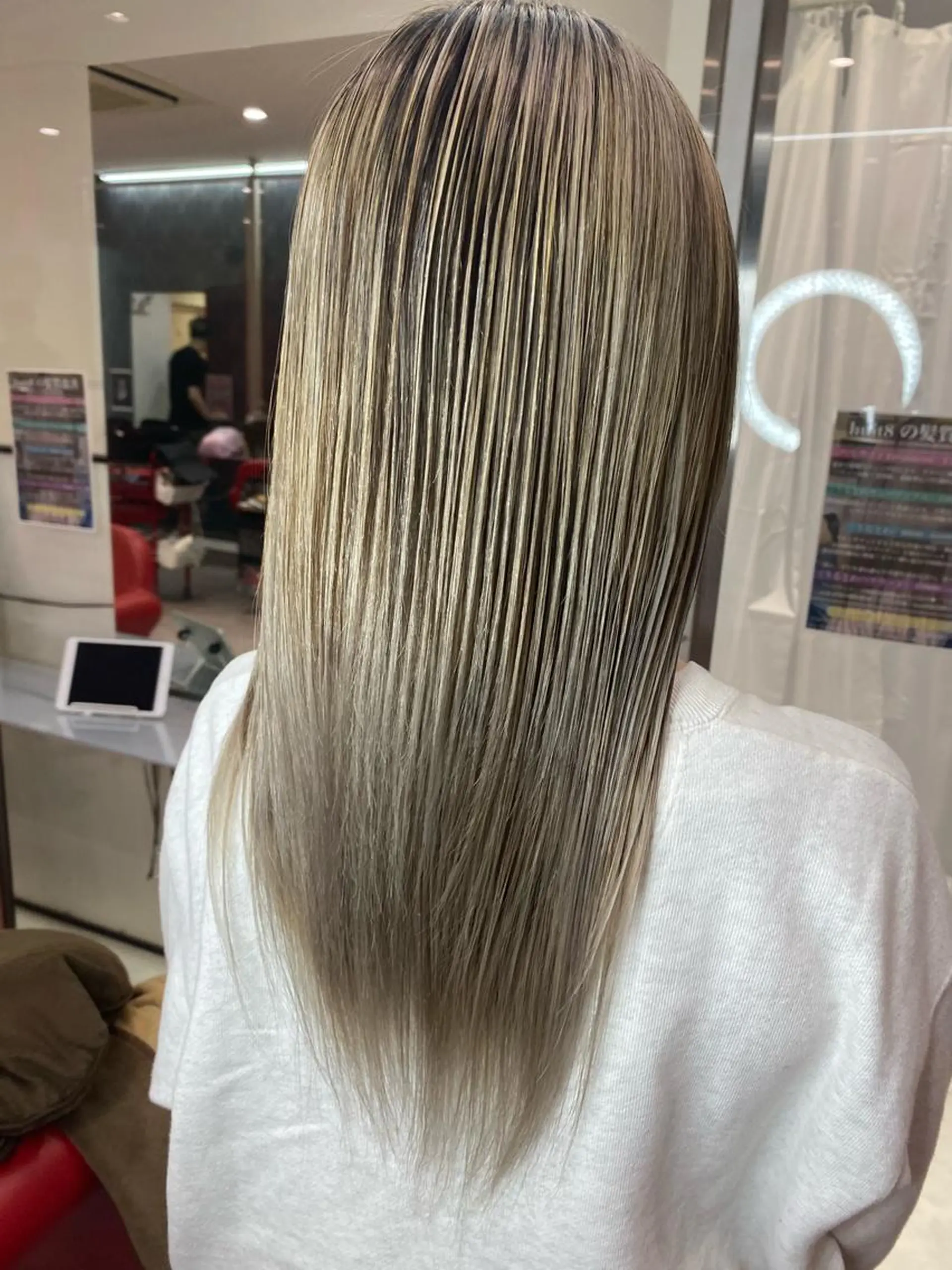 ロング カラー バレイヤージュ レイヤーカット ハイライト&ブリーチ 💇🏼‍♀MAHOのヘアスタイル