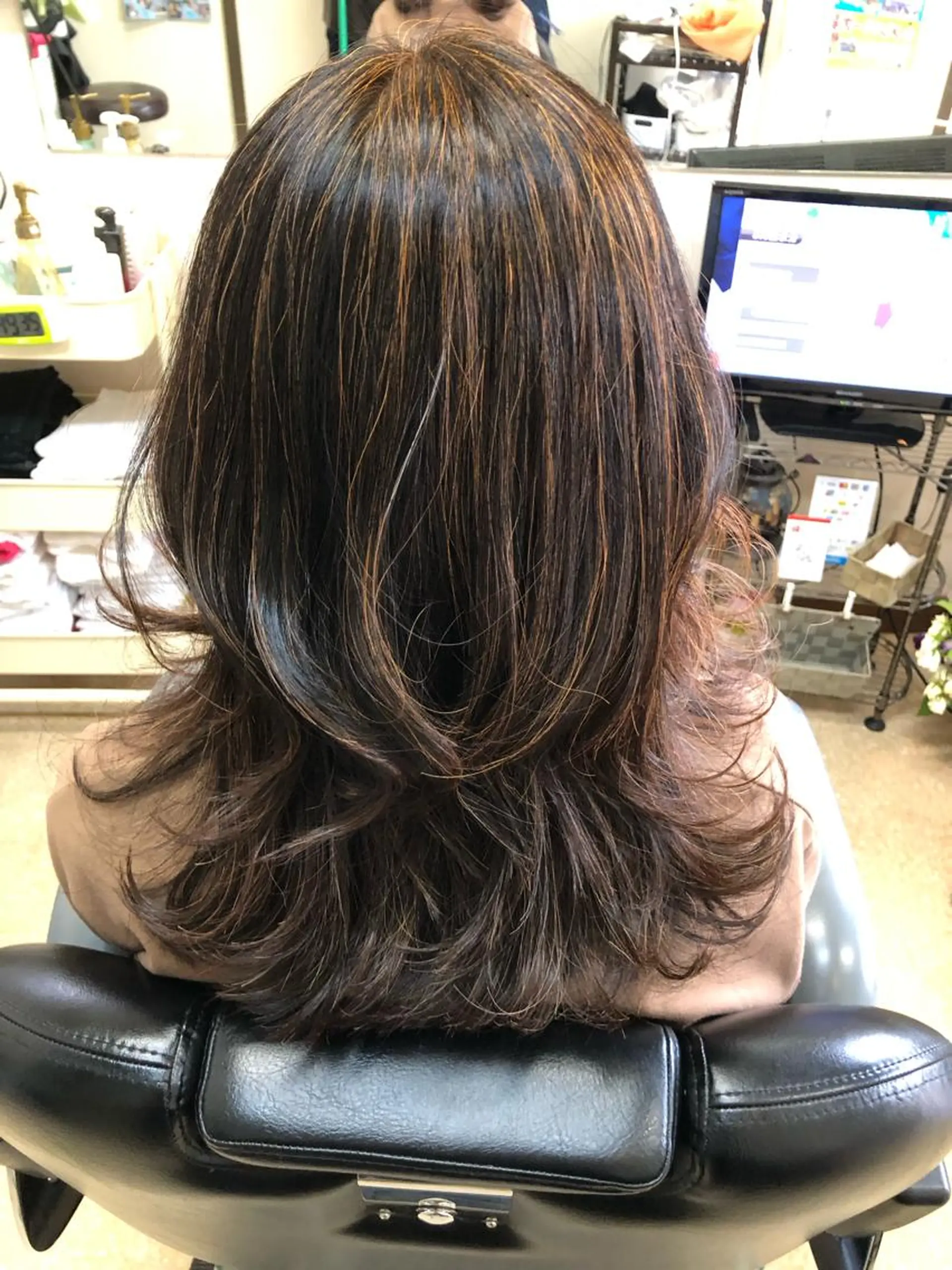 セミロング カラー 石塚 浩のヘアスタイル