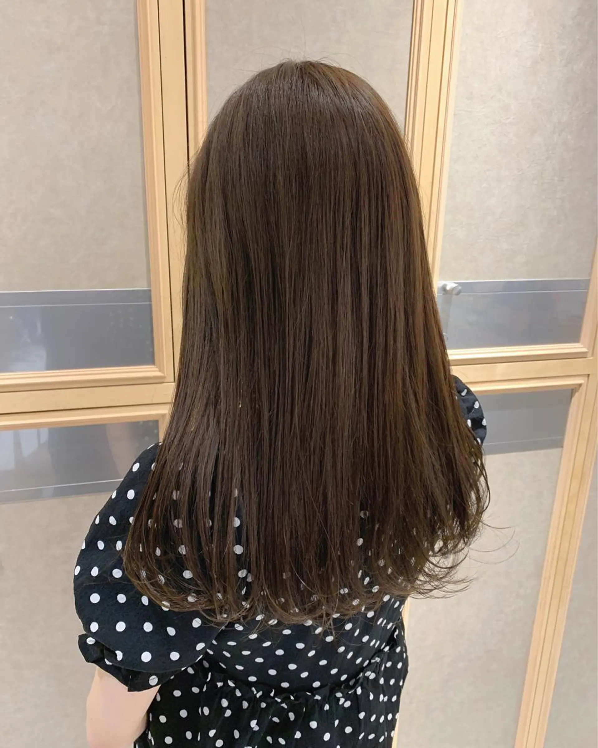 セミロング カラー ベージュカラー ブリーチ ブリーチなしカラー オリーブベージュ チバ タクミのヘアスタイル