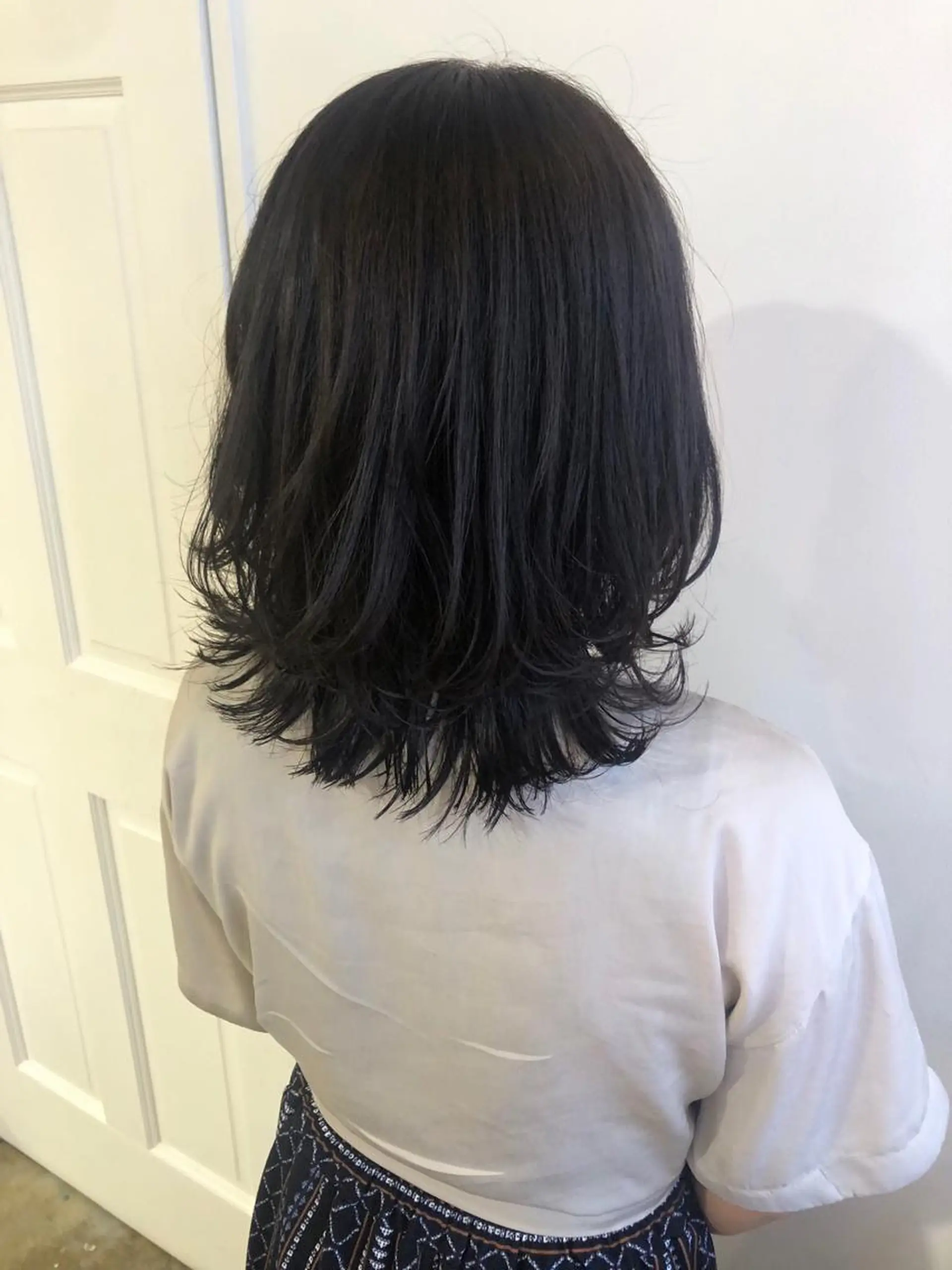 ミディアム MIOベージュカラー 柔らかいカラーのヘアスタイル