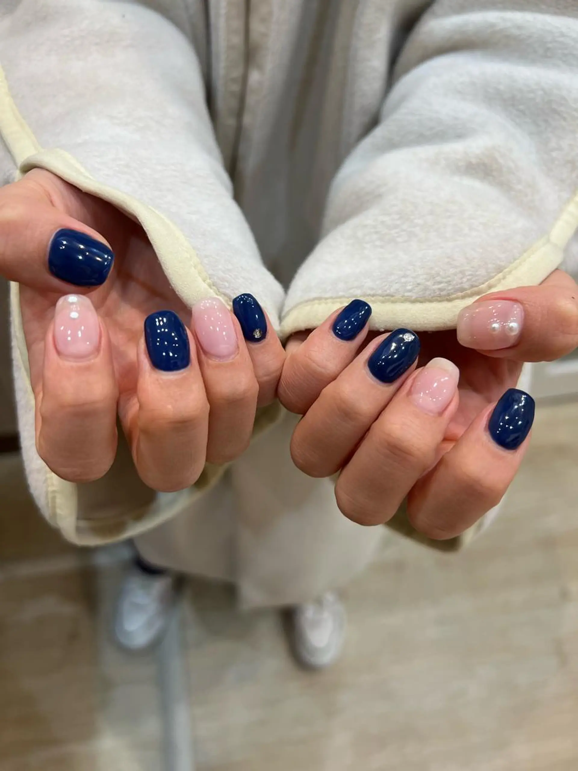 ヘアアレンジ ネイル ネイビー ストーンネイル ホワイト ハンドネイル ヘアメイクネイリスト 💄💅hidemiのヘアスタイル