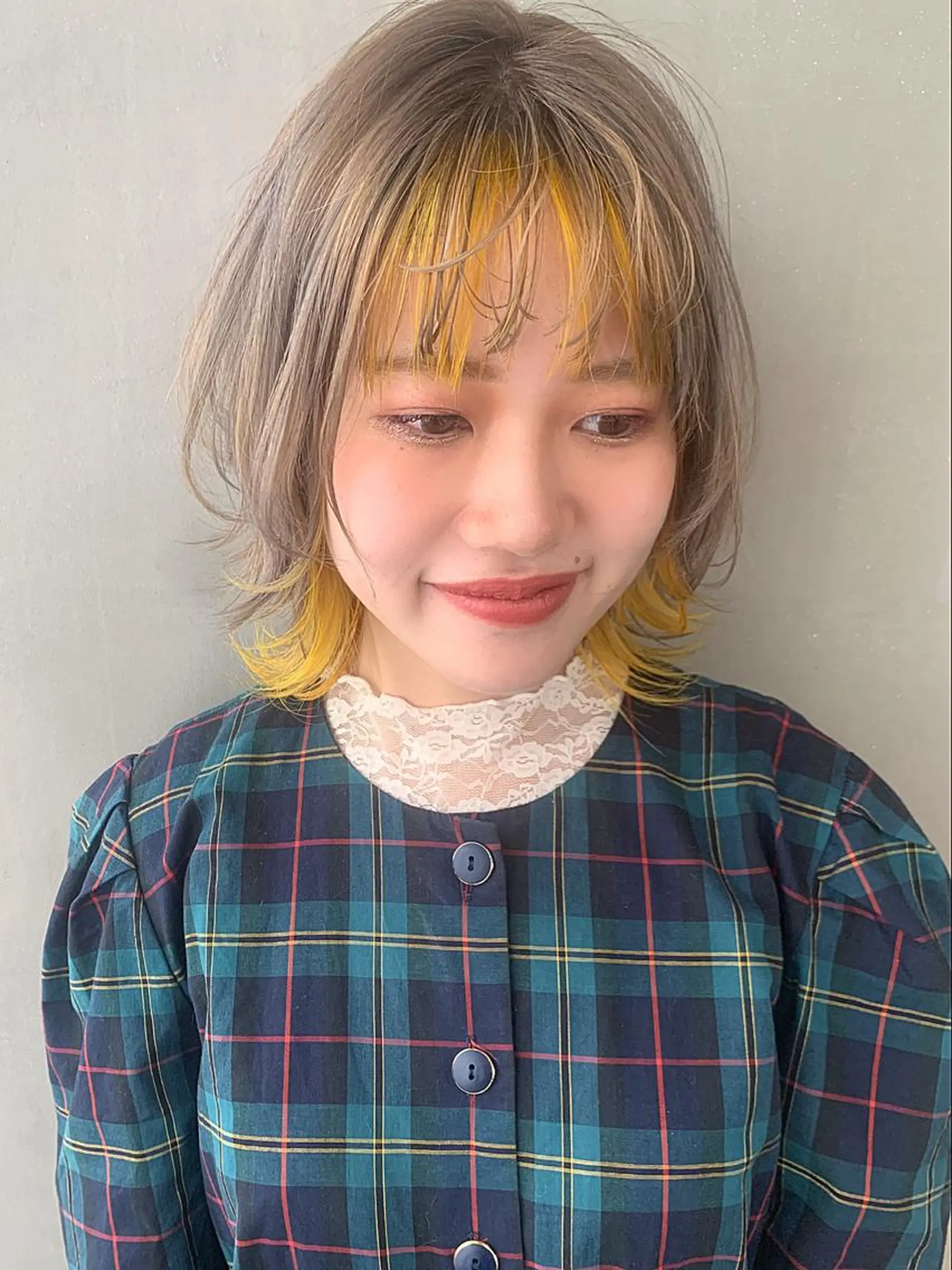 ミディアム カラー デザインカラー ハイトーンカラー インナーカラー ウルフカット ウルフレイヤーカット /チヒロのヘアスタイル