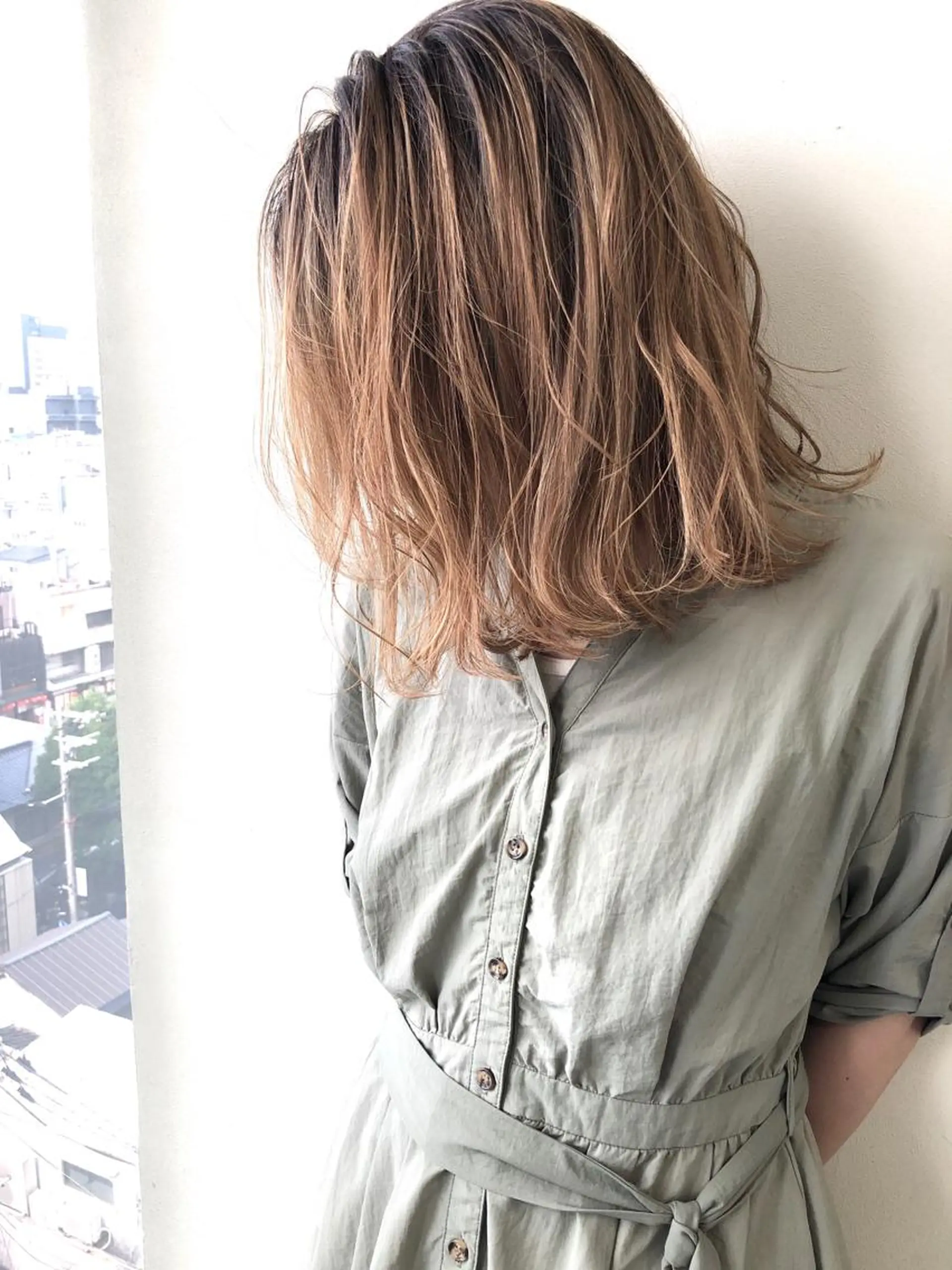 ミディアム ハイライト 小澤大輔 YOLO hairのヘアスタイル