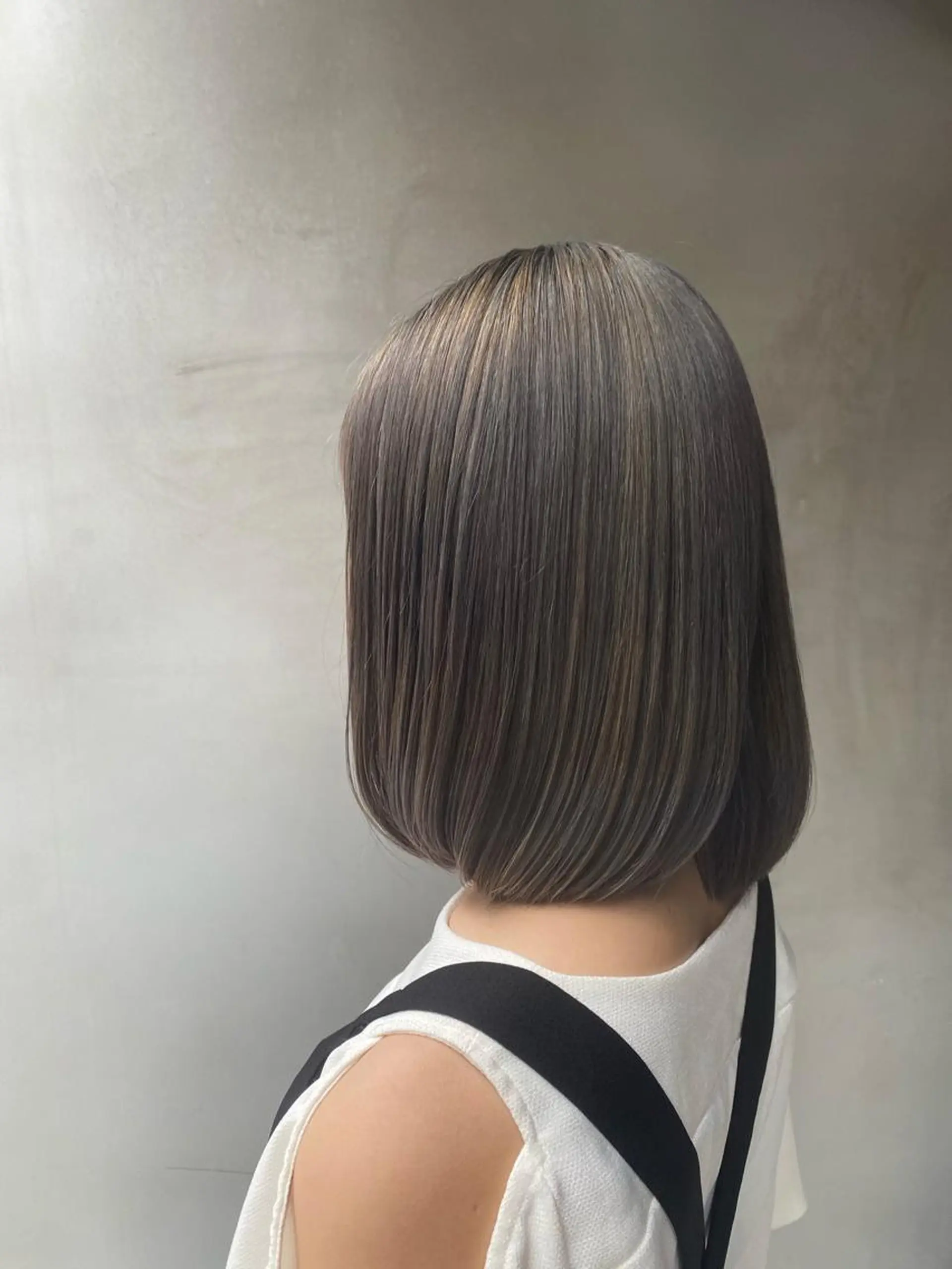 ミディアム カラー shiori ﾍﾞｰｼﾞｭｶﾗｰのヘアスタイル