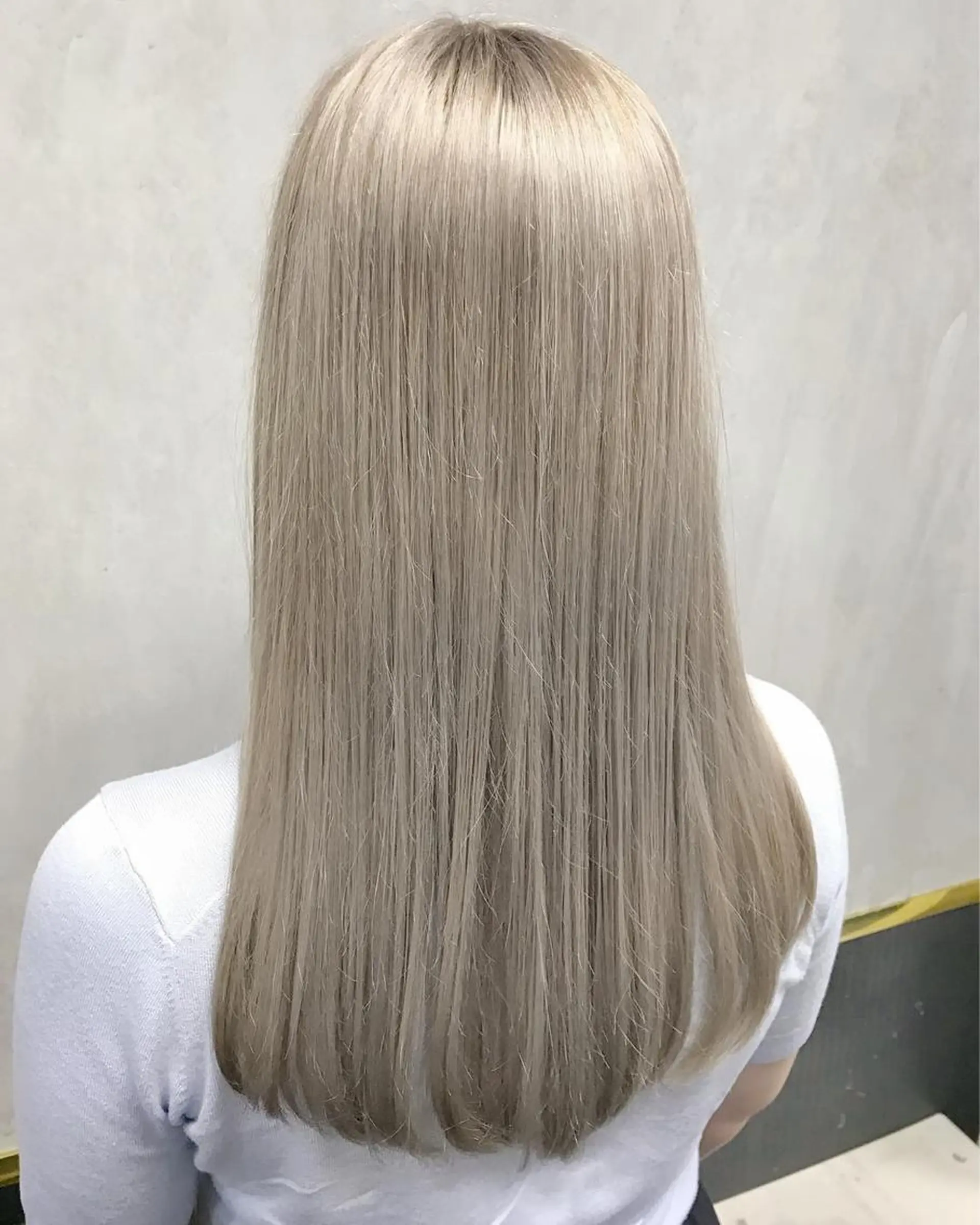 ロング カラー ヘアアレンジ アディクシーカラー ベージュカラー ブロンド フォギーベージュ ハイトーンカラー N° uairo 川崎店【ユアイロ】のヘアスタイル