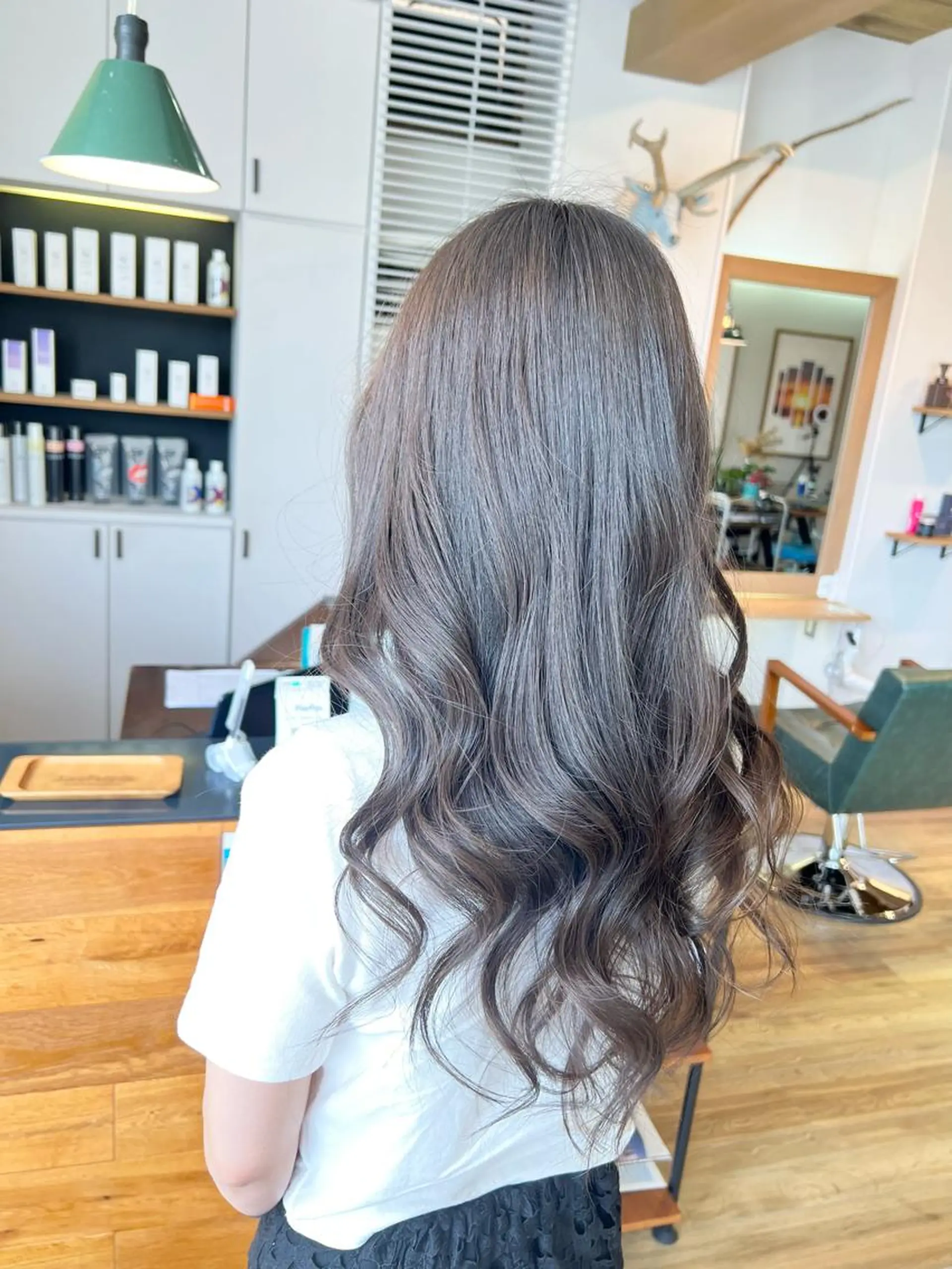ロング カラー アッシュ アッシュグレー アッシュグレージュ グレージュ カット ヘアカラー トリートメント 堀 望美のヘアスタイル