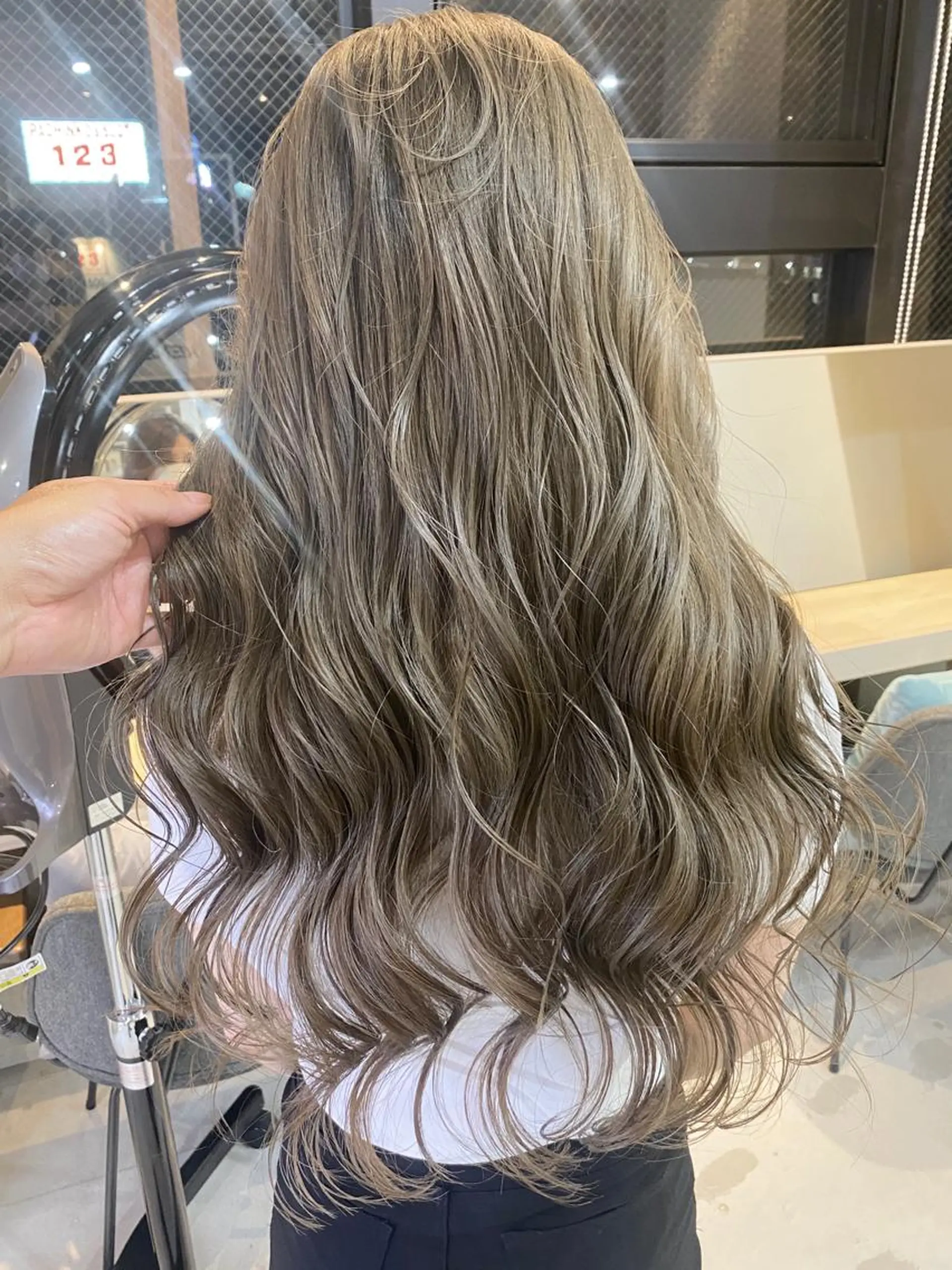 ロング カラー ネイル マツエク・マツパ アイブロウ ヘアカラー トリートメント 井上 一平のヘアスタイル