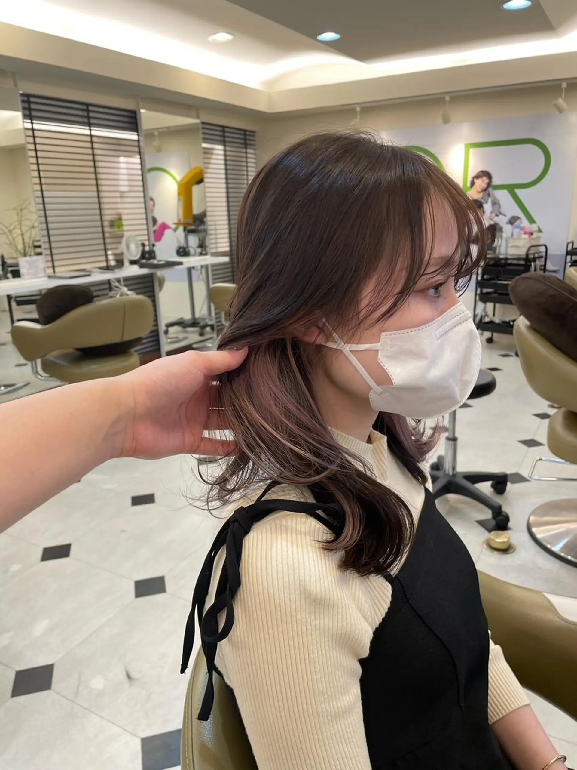 ミディアム カラー ブリーチ インナーカラー ピンクカラー 🌈縮毛矯正特化 杉浦　夏生のヘアスタイル