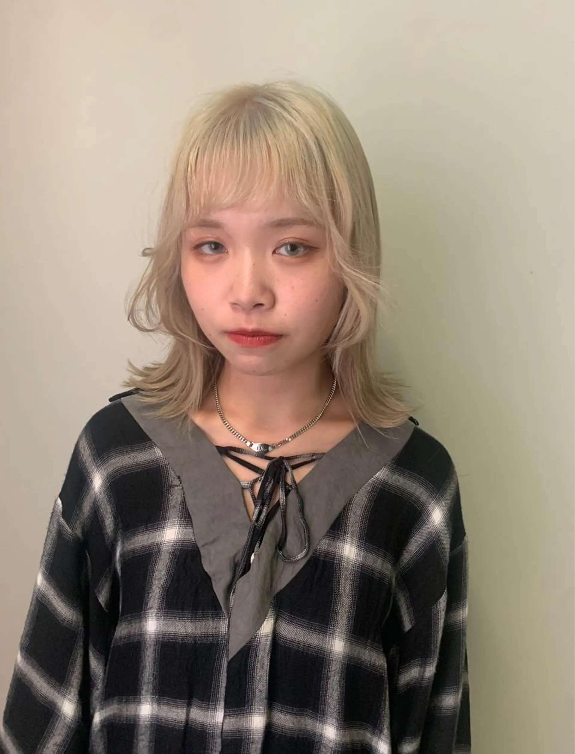 ミディアム カラー ヘアアレンジ ミディアムパーマ バレイヤージュ ブリーチ ケアブリーチ デザインカラー スパイラルパーマ 🌐hina⭐️のヘアスタイル