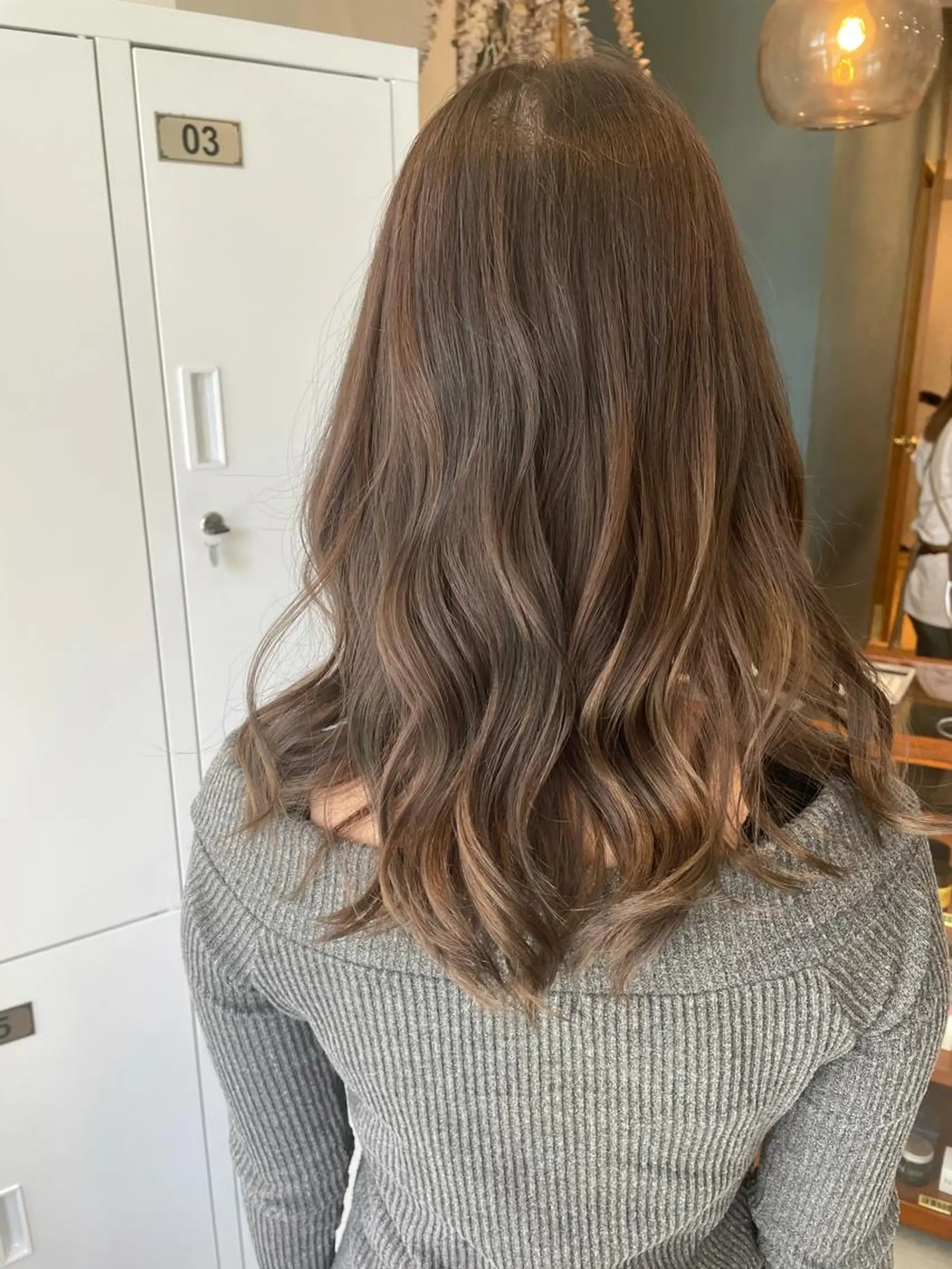 セミロング カラー アッシュ ハイライトカラー ラベンダーカラー ラベンダーアッシュ ハイライト ヘアカラー トリートメント 中目黒🌼 🌼ハナのヘアスタイル