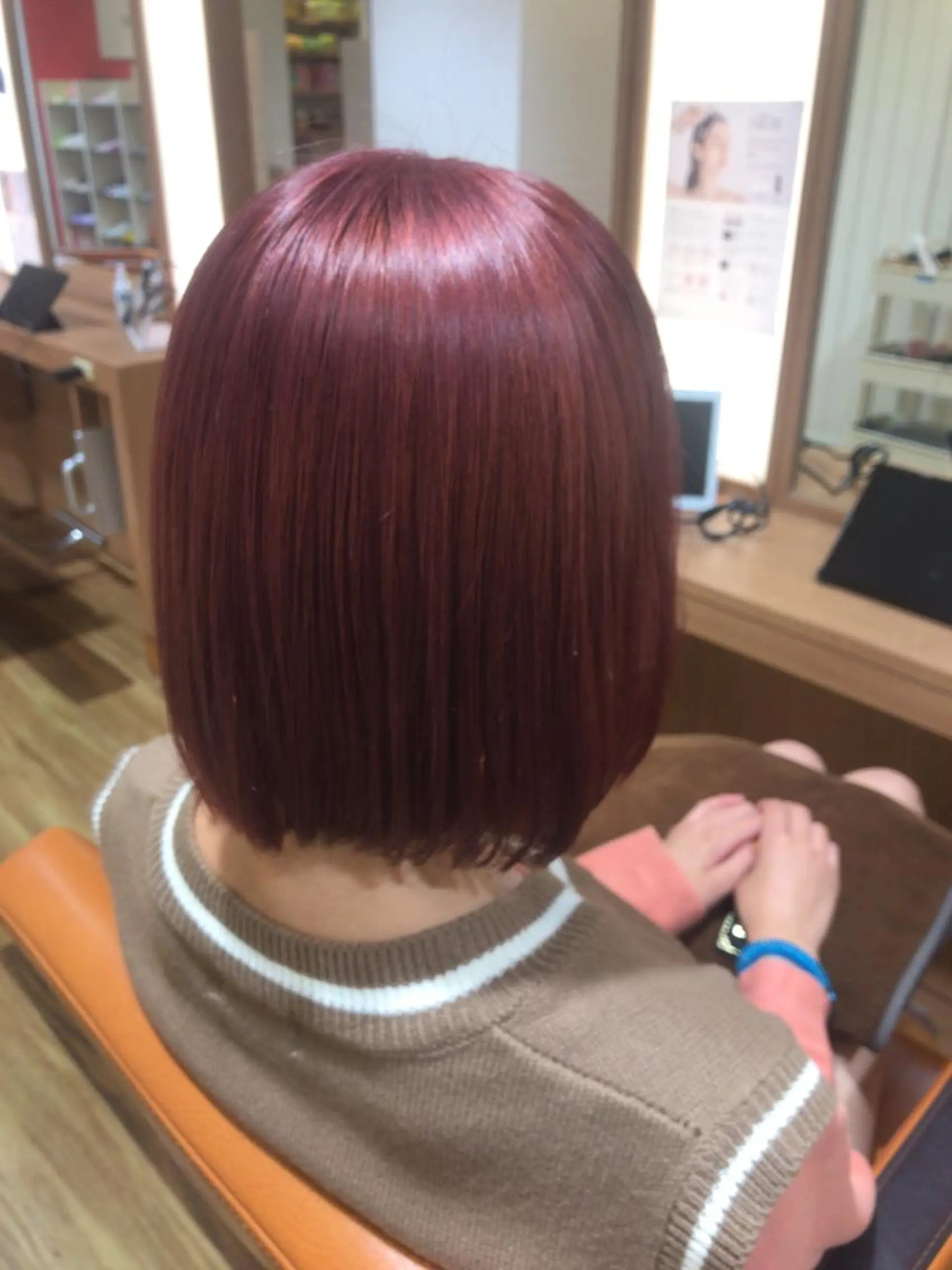 ショート カラー ブリーチ カシス ピンクカラー SEA BELLE YASUのヘアスタイル