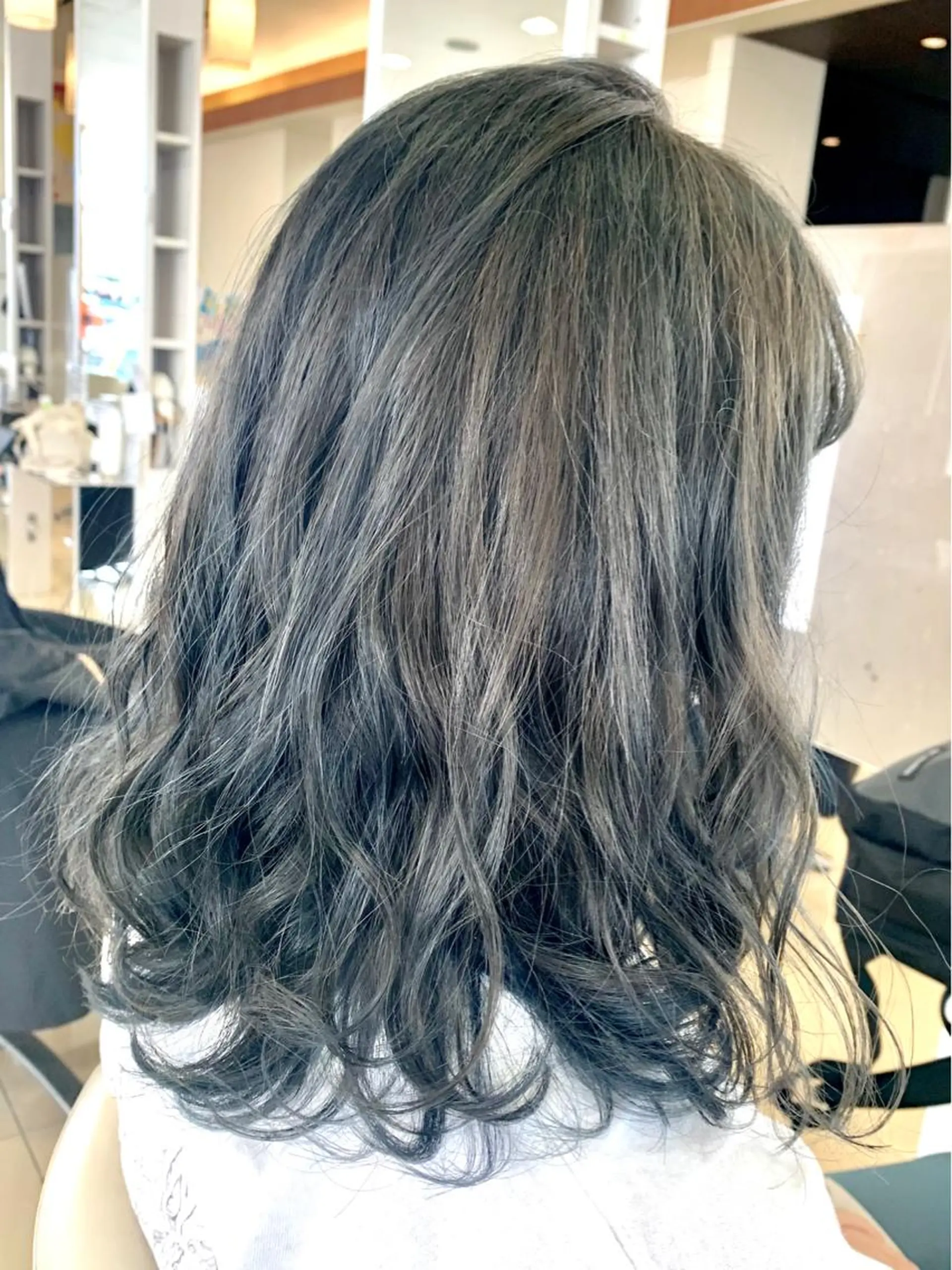 ミディアム 田中 美有のヘアスタイル