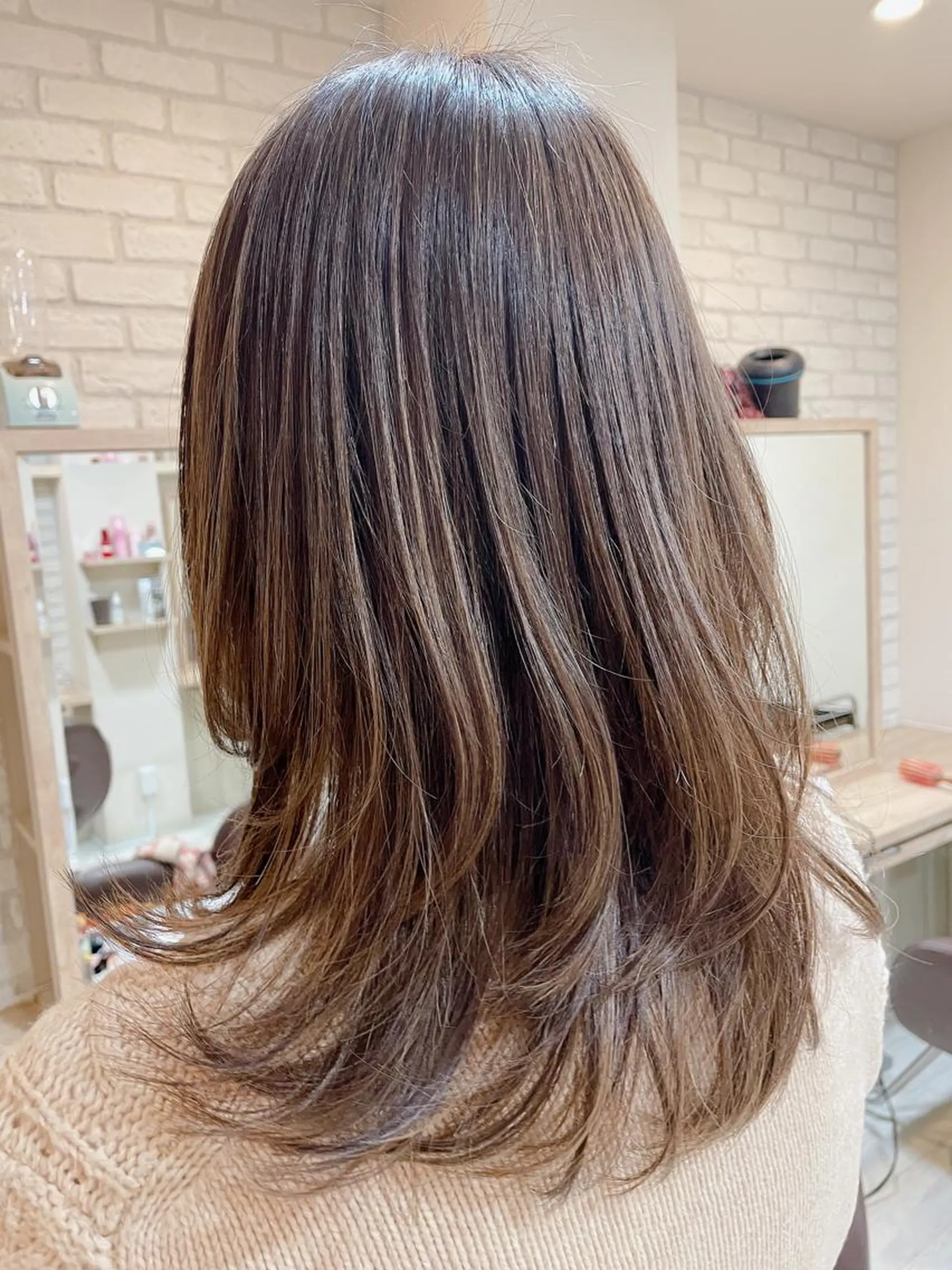 セミロング カラー デザインカラー ハイライトカラー ハイライト 清水 有実子のヘアスタイル