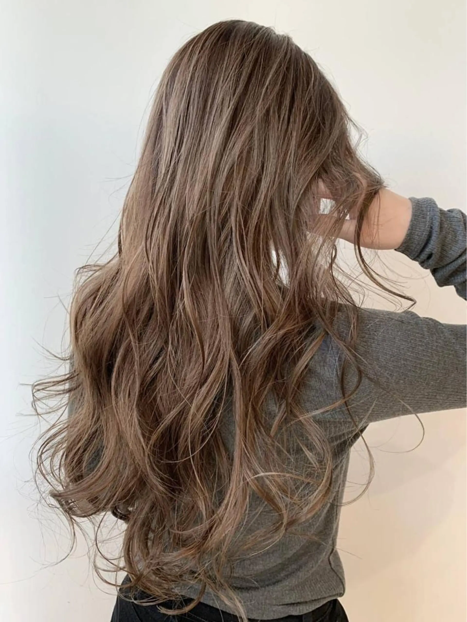 ロング カラー パーマ ヘアアレンジ ベージュカラー ミルクティーベージュ カット ヘアカラー トリートメント 韓国風レイヤー💫 minamiのヘアスタイル