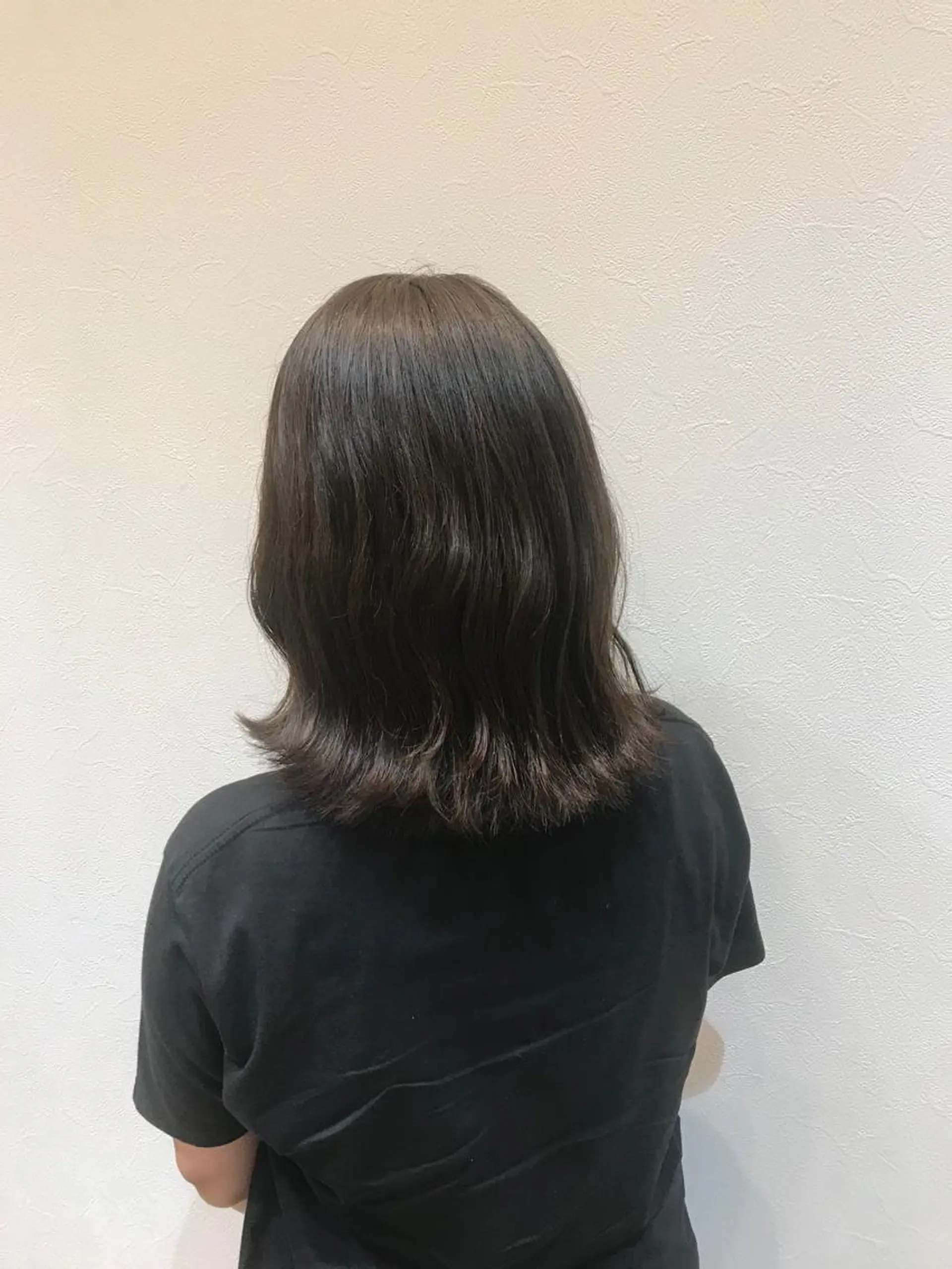 ミディアム 岡本 真実のヘアスタイル