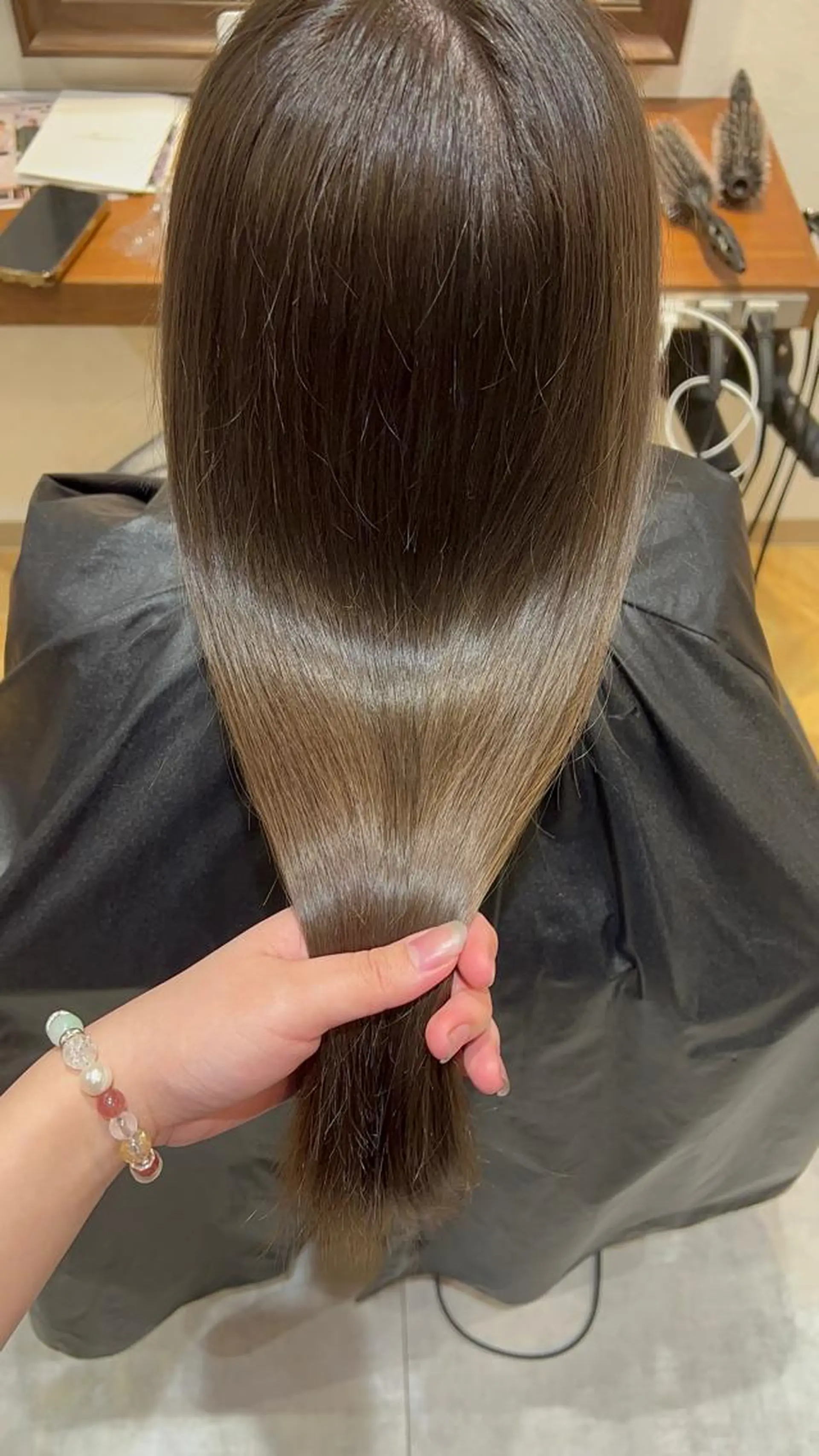 セミロング カラー ベージュカラー オリーブベージュ ARIA💎縮毛矯正 ブリーチ💎複雑履歴のヘアスタイル