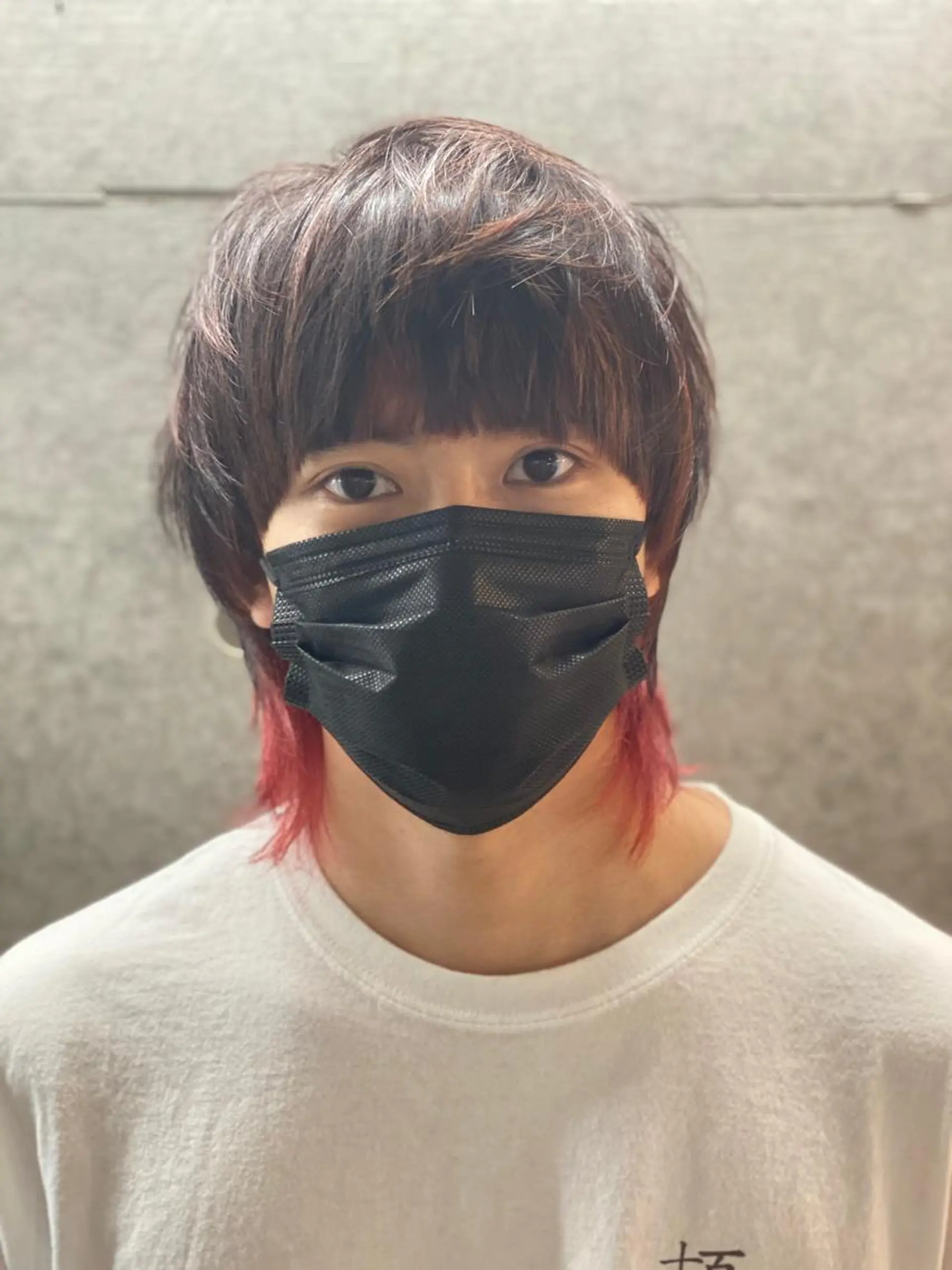 ショート カラー メンズ メンズバレイヤージュ センターパート メンズハイライト メンズインナーカラー マッシュ 原宿アンリ 山下卓也のヘアスタイル