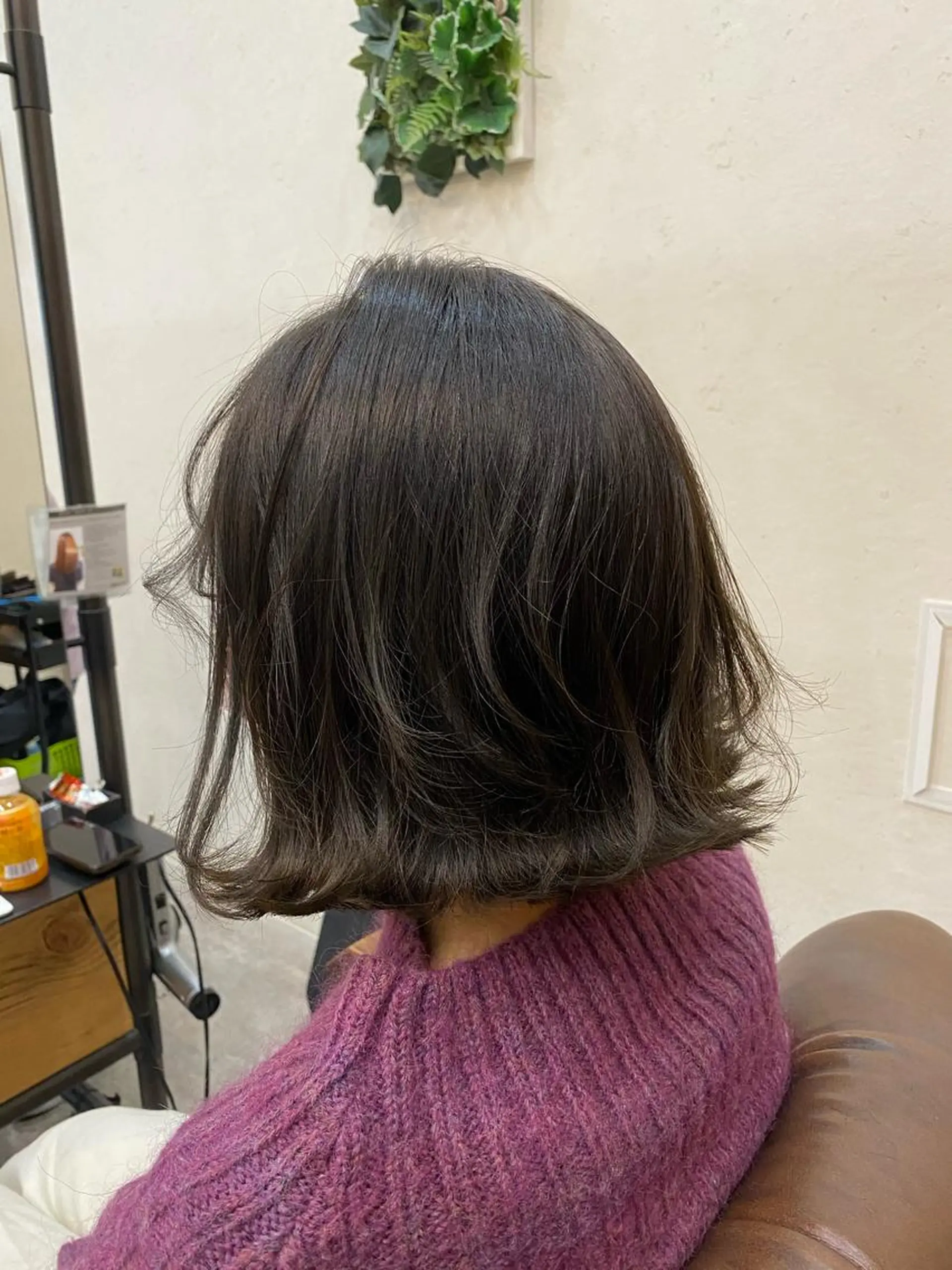 ミディアム カラー 切りっぱなしボブ 透明感カラー ボブ 外ハネヘア 🟢NEGi🟣 🫧髪質改善のヘアスタイル