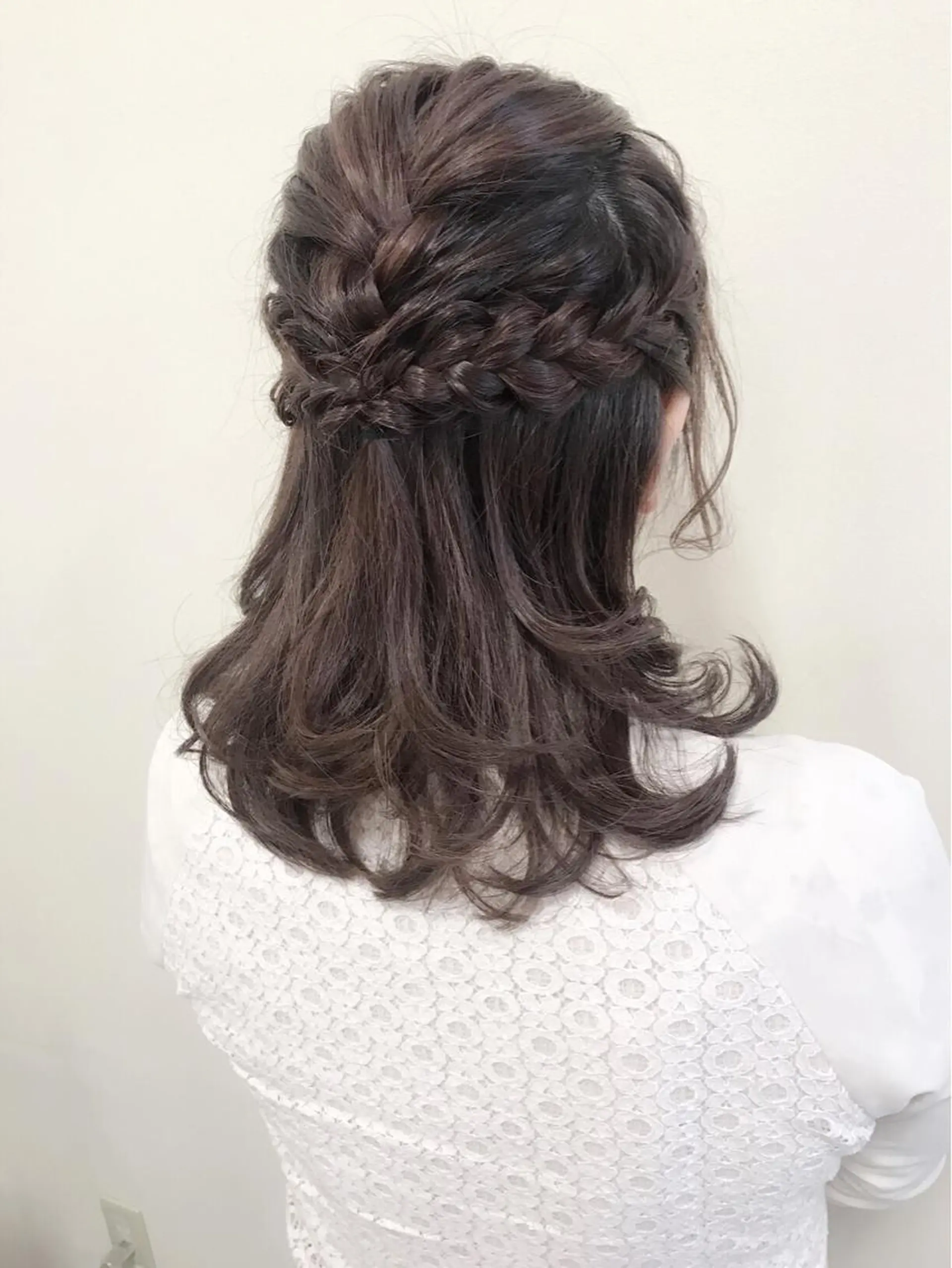 セミロング ヘアアレンジ 三つ編み 沢田 瞳のヘアスタイル