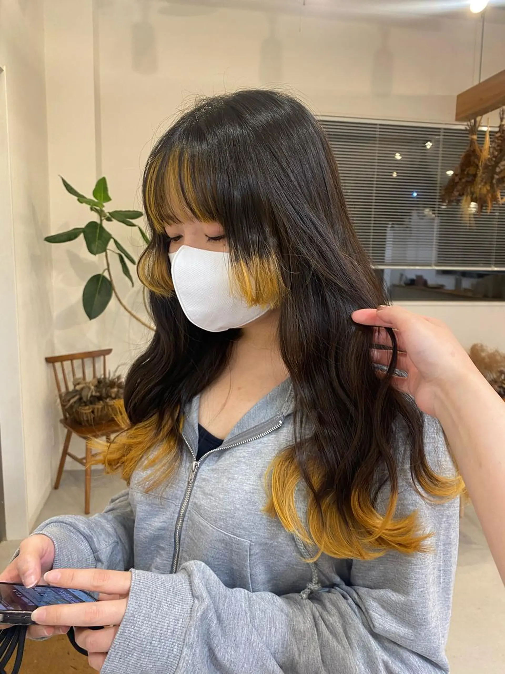 ロング カラー イエローカラー yunica Momokaのヘアスタイル
