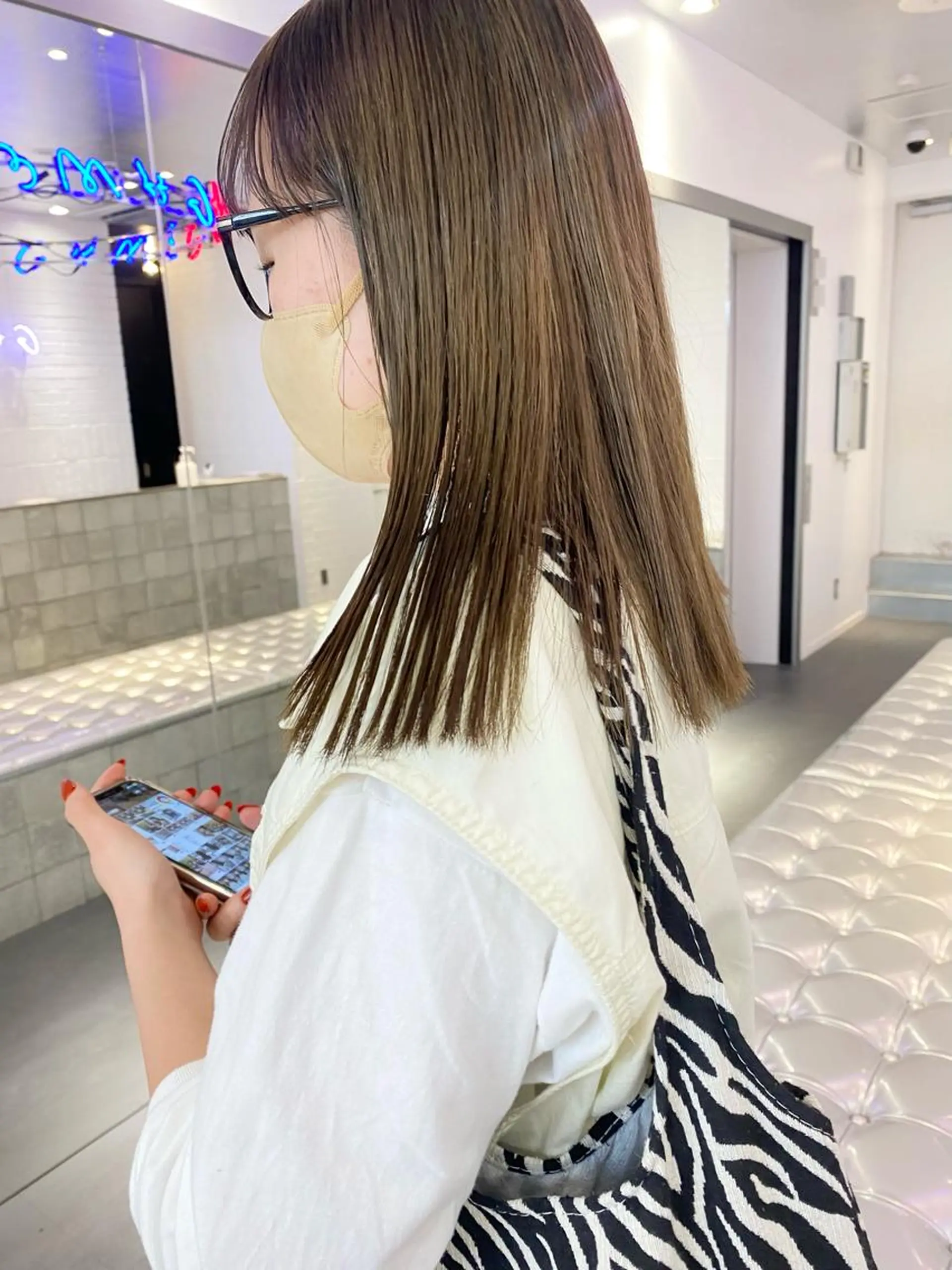ミディアム カラー ヘアアレンジ ベージュカラー ブラウンカラー ミルクティーベージュ ナチュラルブラウン ヘアカラー トリートメント 🎨ハイトーン/ 切りっぱなし みつきのヘアスタイル