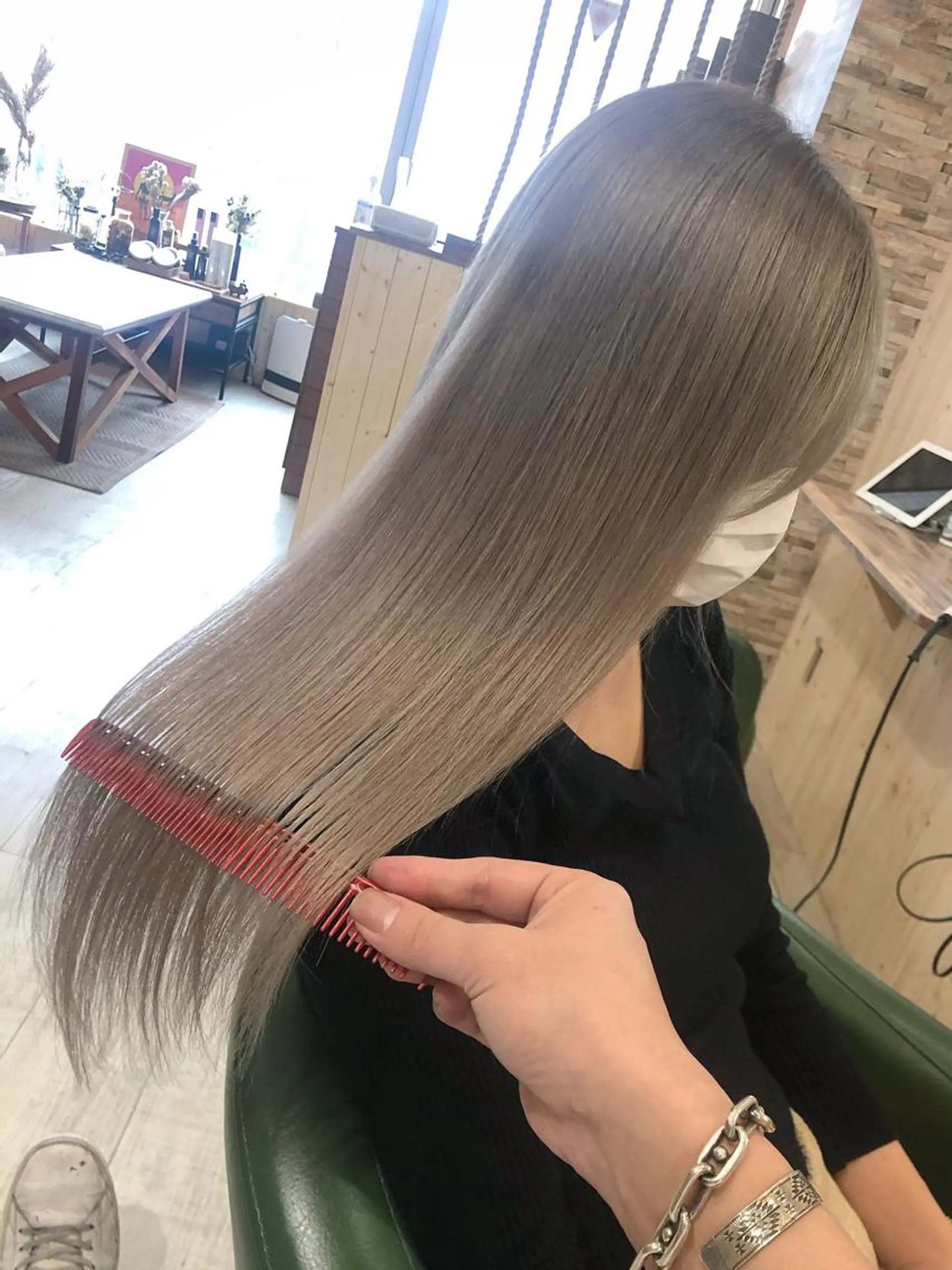 ロング カット ヘアカラー 韓国レイヤー外国人風 透明感カラー髪質改善のヘアスタイル